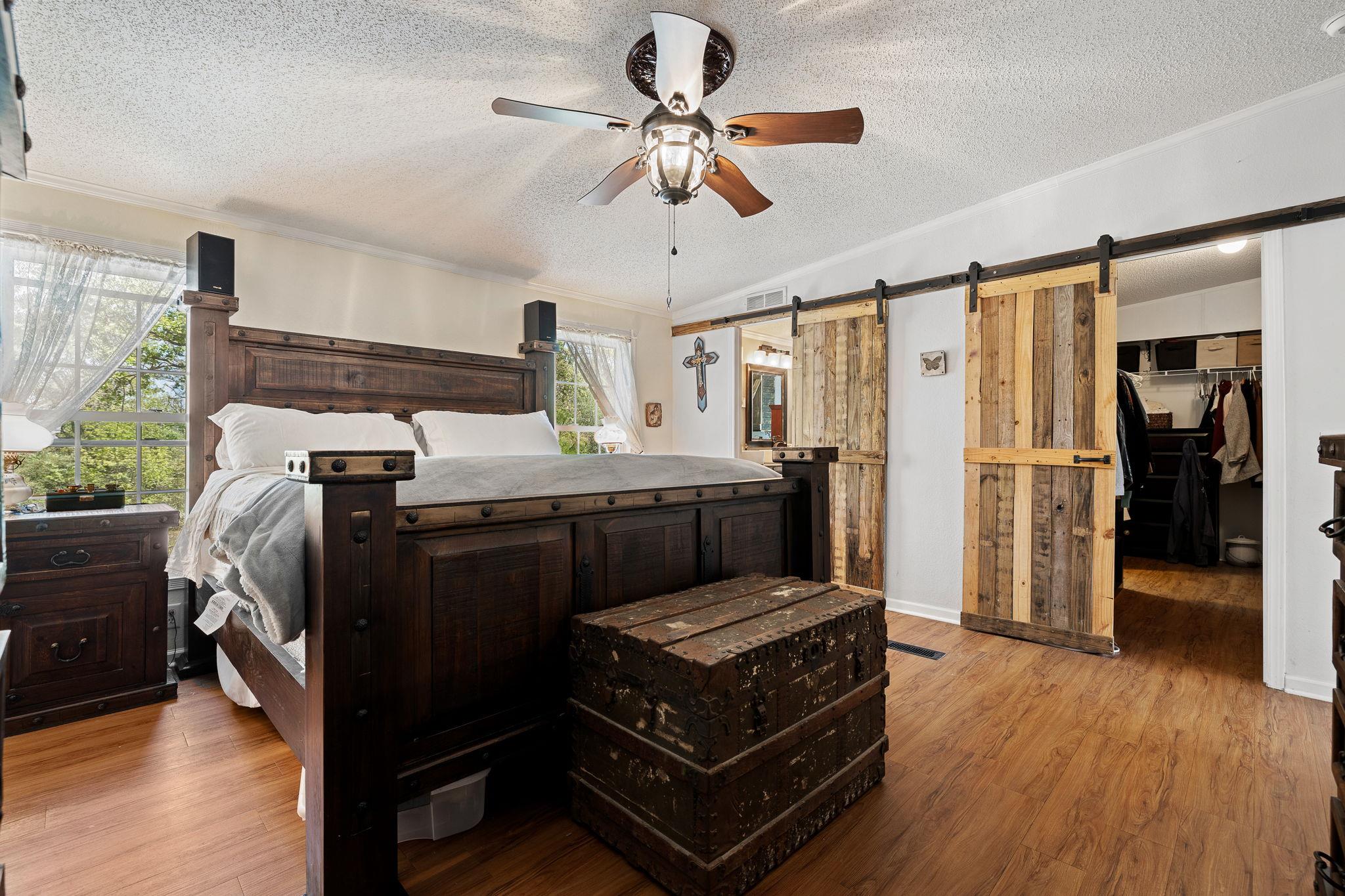 541 Hidden Oaks Dr, Elgin, TX 78621