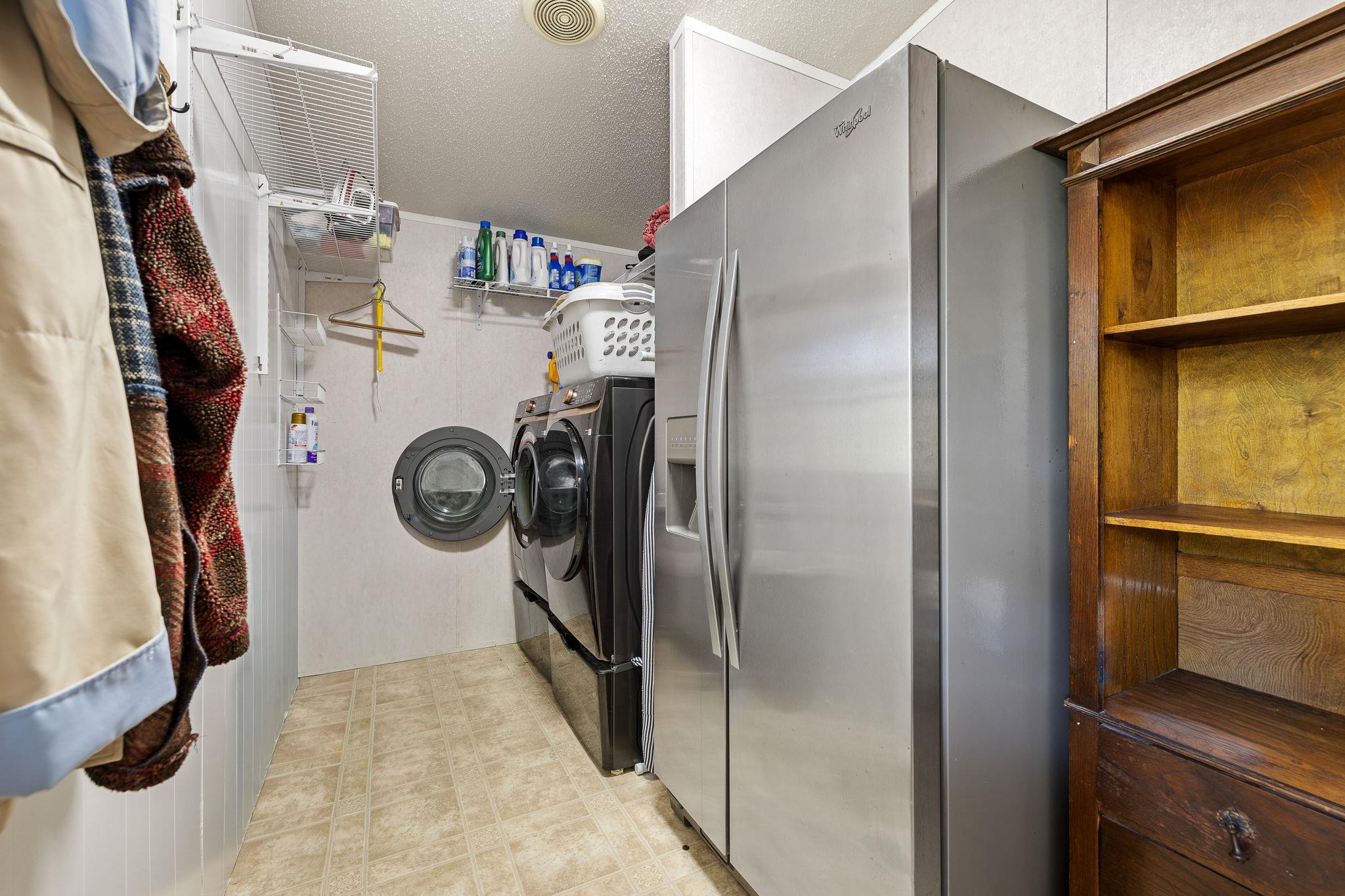 541 Hidden Oaks Dr, Elgin, TX 78621