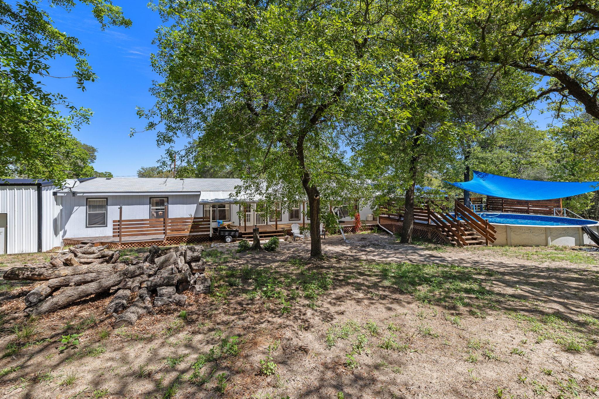 541 Hidden Oaks Dr, Elgin, TX 78621