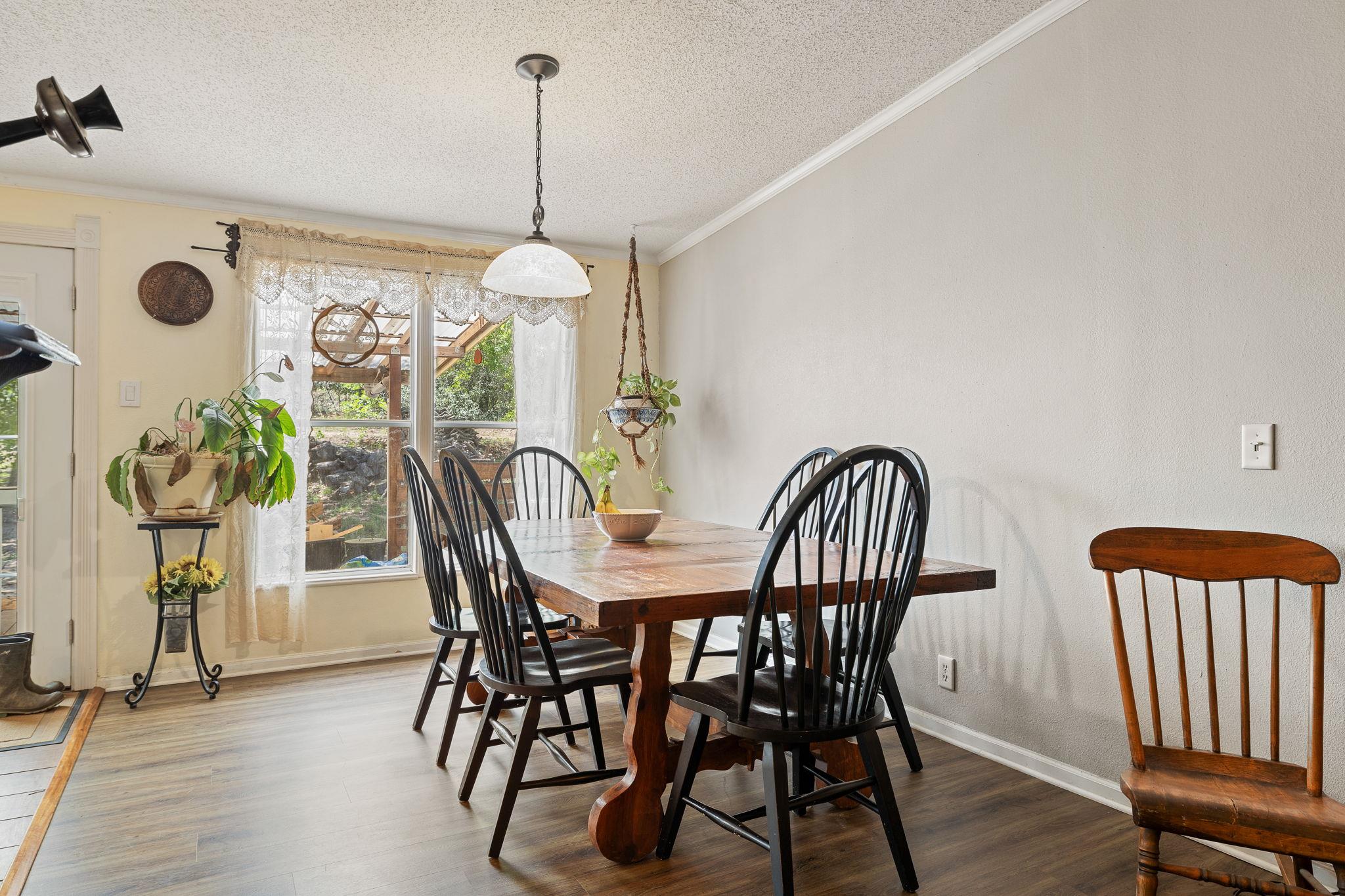 541 Hidden Oaks Dr, Elgin, TX 78621