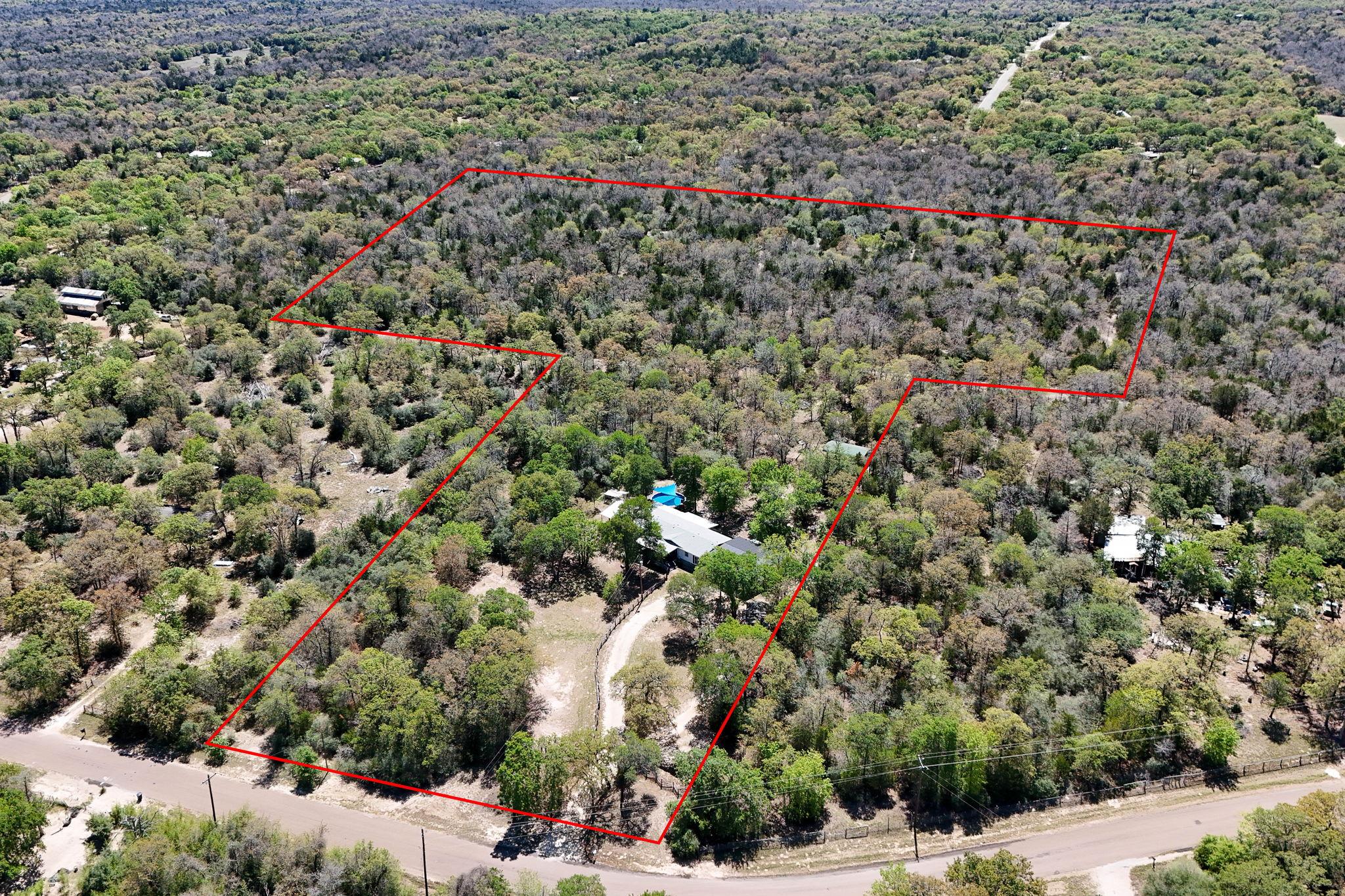 541 Hidden Oaks Dr, Elgin, TX 78621