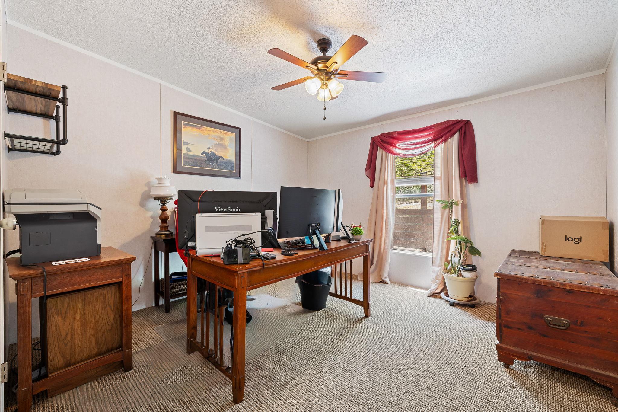 541 Hidden Oaks Dr, Elgin, TX 78621