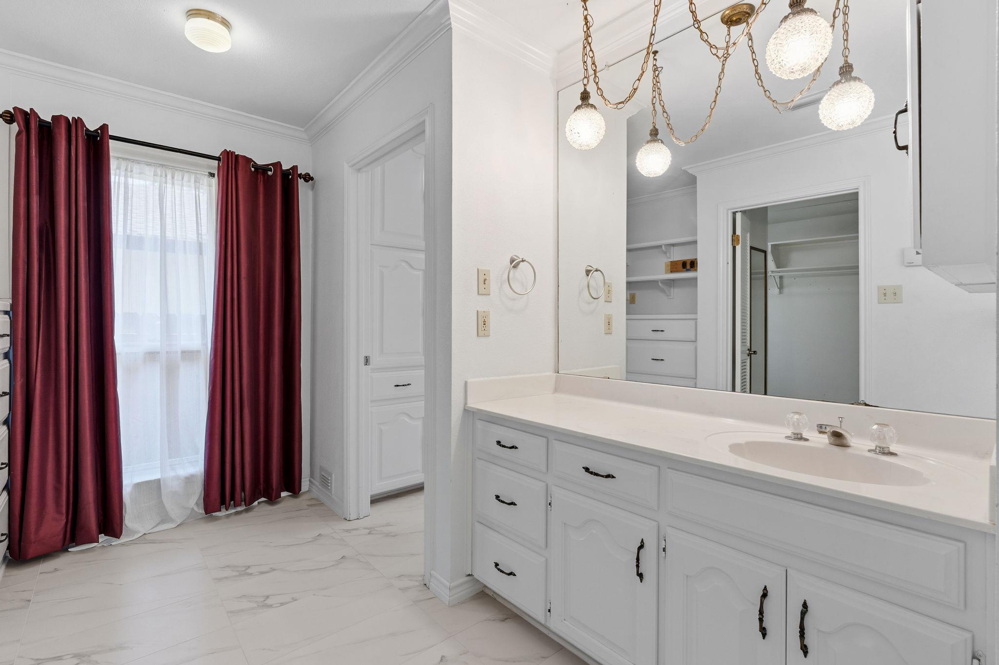 10712 Fountainbleu Cir, Austin, TX 78750