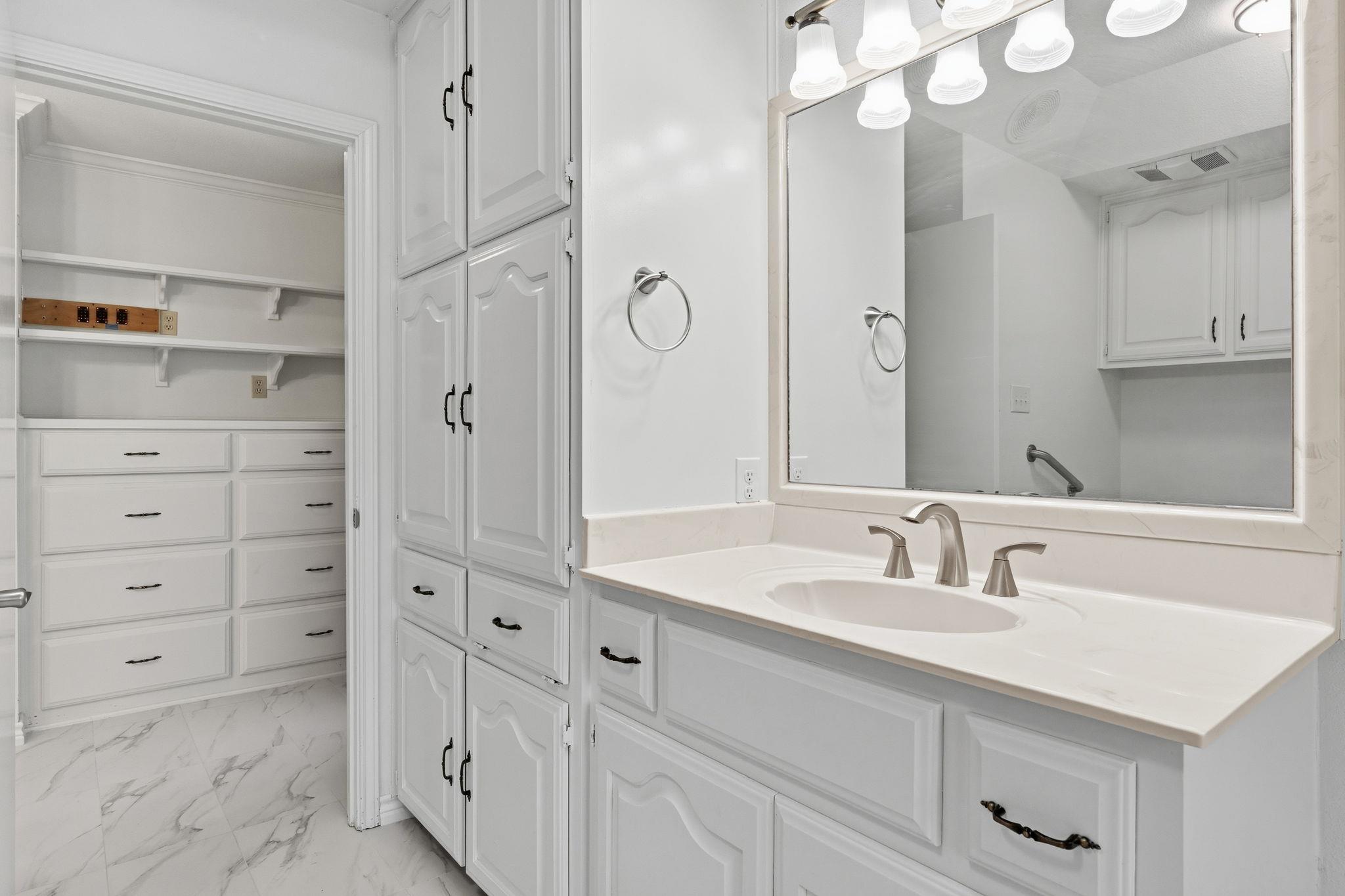 10712 Fountainbleu Cir, Austin, TX 78750