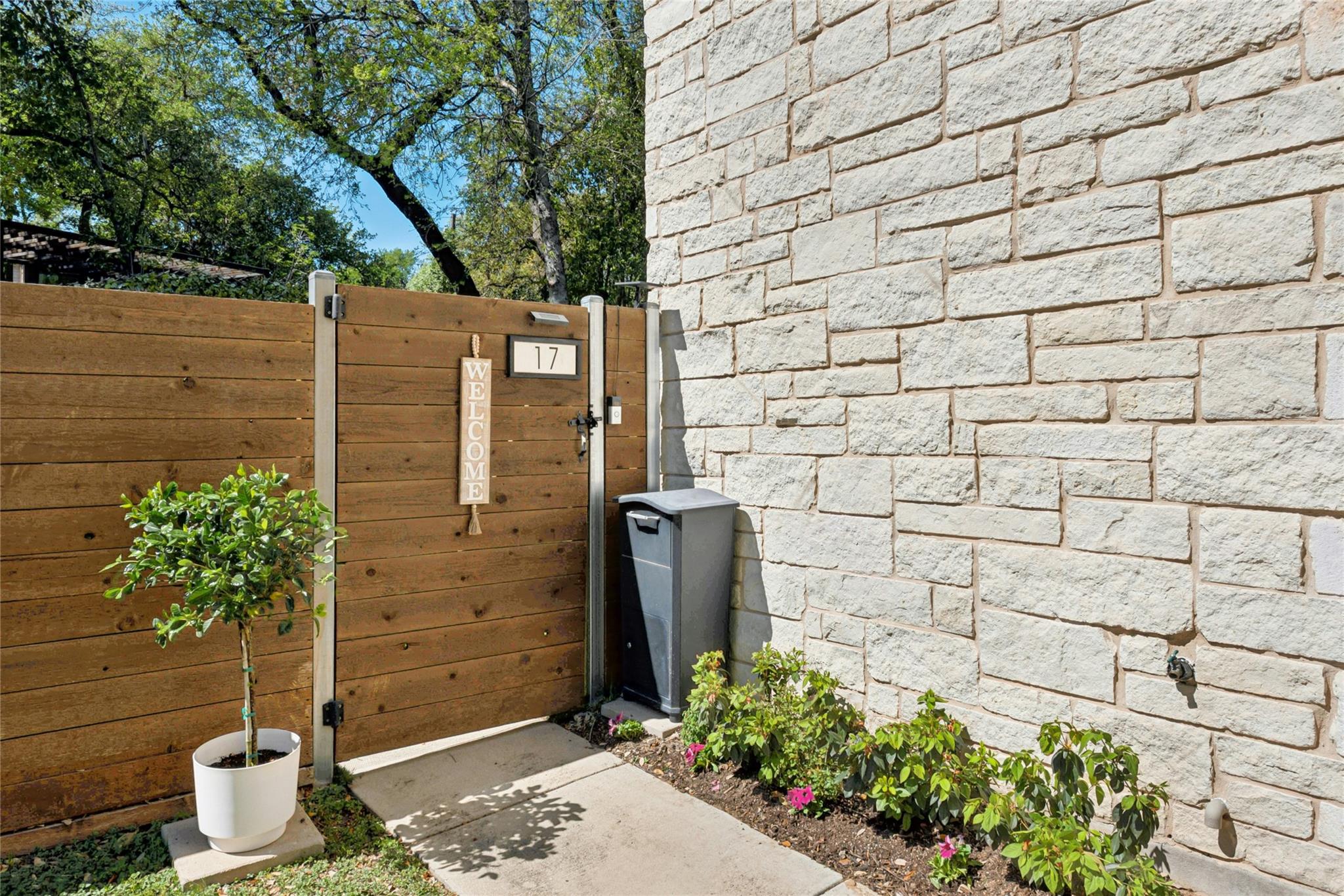 404 W Alpine Rd # 17, Austin, TX 78704