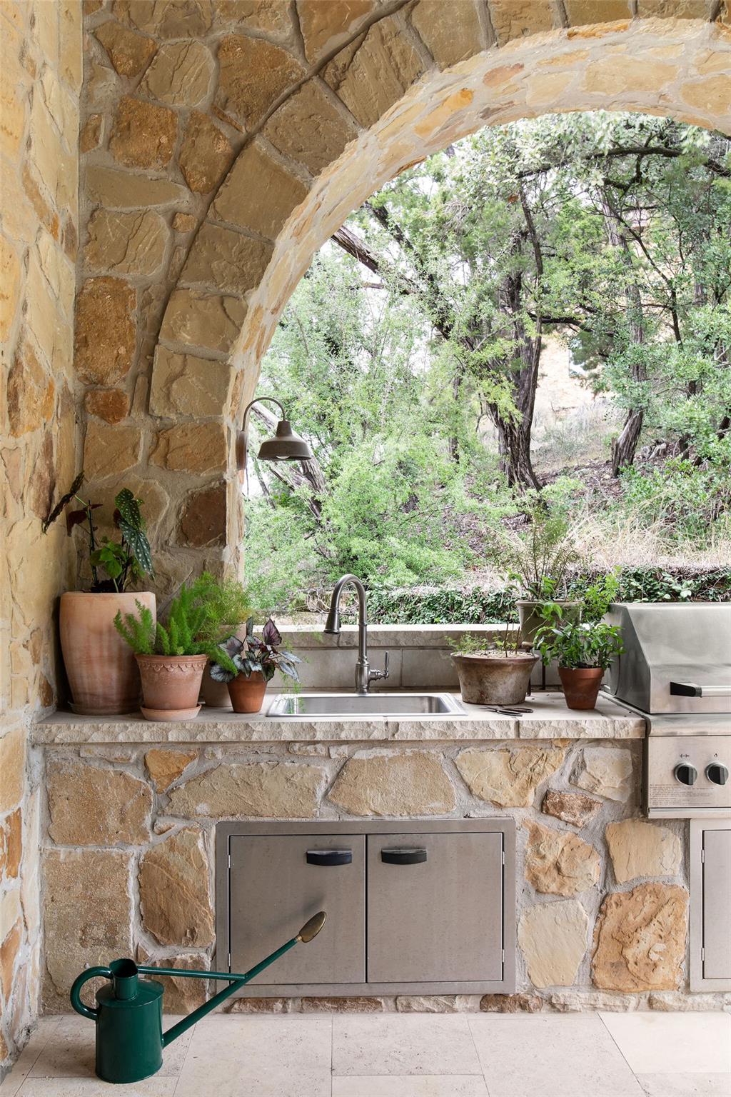 600 Logans Ln, Austin, TX 78746