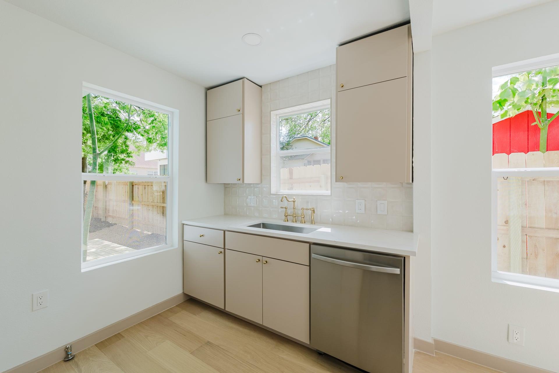 1905 E 21 St, Austin, TX 78722