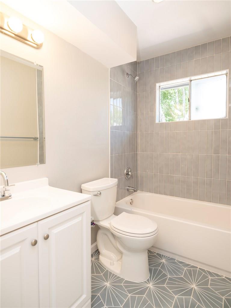 2524 Glen Springs Way # B, Austin, TX 78741