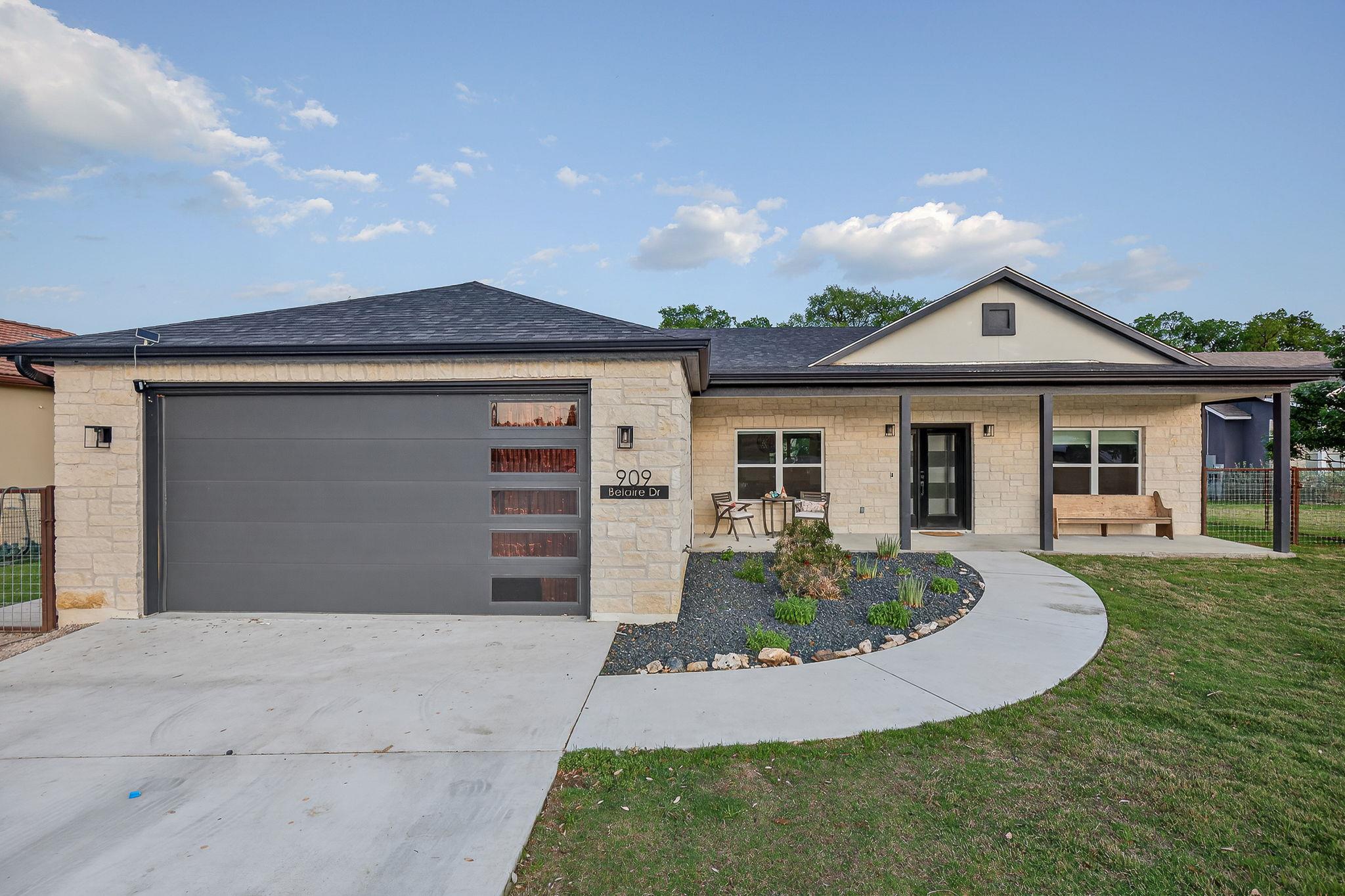 909 Belaire Dr, Granite Shoals, TX 78654