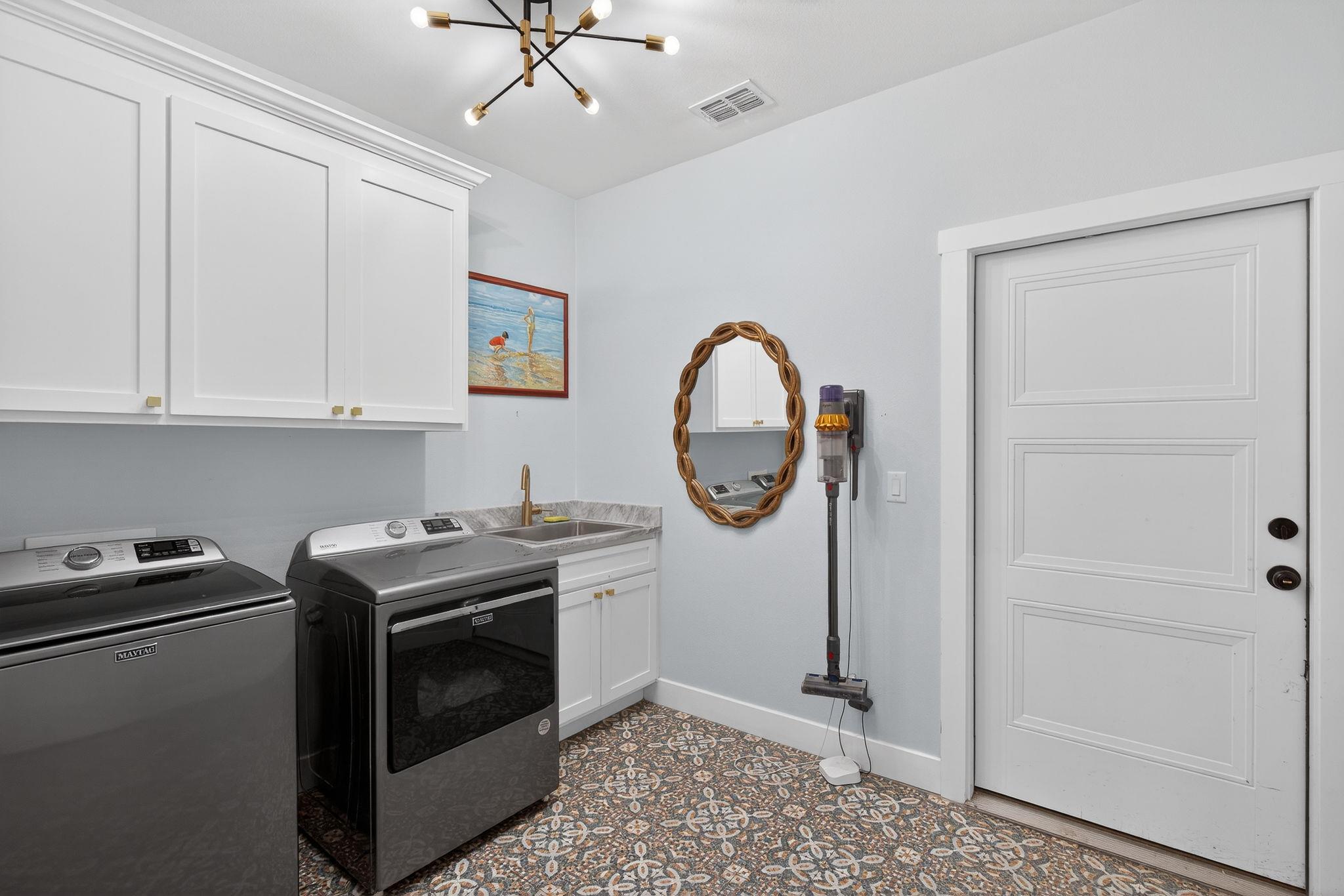 909 Belaire Dr, Granite Shoals, TX 78654