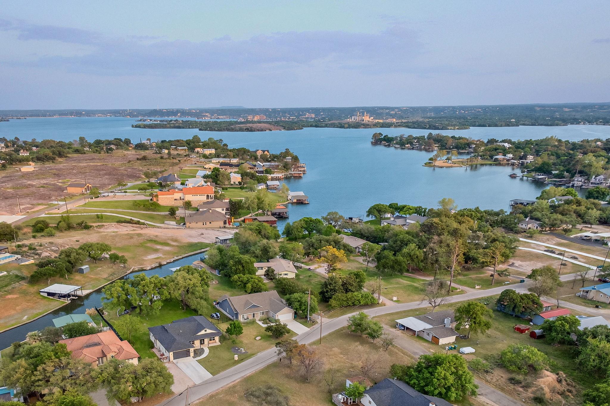 909 Belaire Dr, Granite Shoals, TX 78654