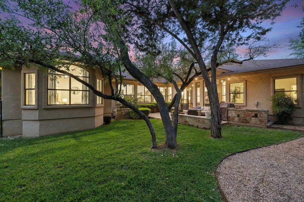 102 Blue Jay Dr, Lakeway, TX 78734