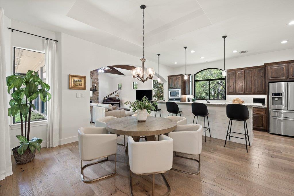 102 Blue Jay Dr, Lakeway, TX 78734