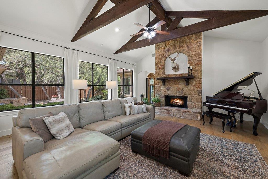 102 Blue Jay Dr, Lakeway, TX 78734