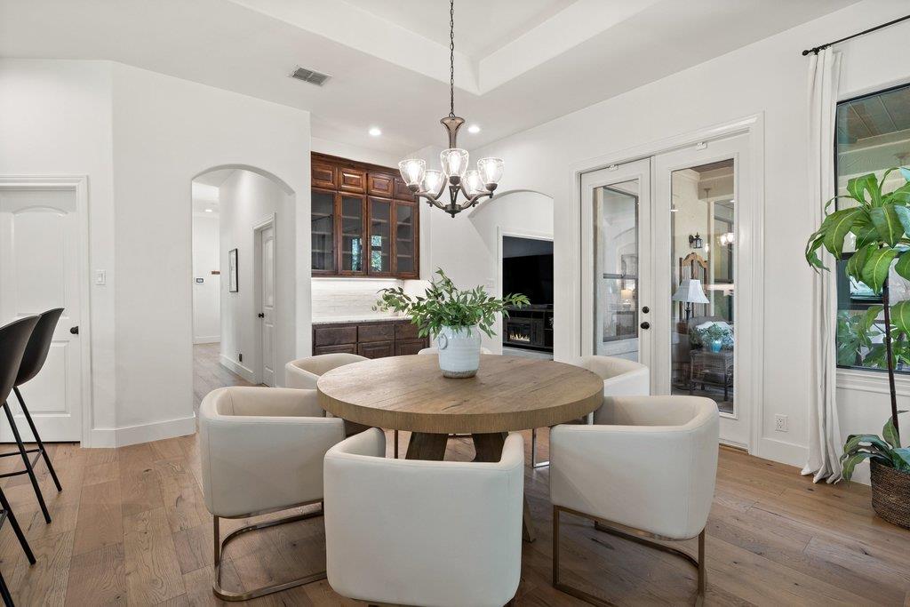 102 Blue Jay Dr, Lakeway, TX 78734