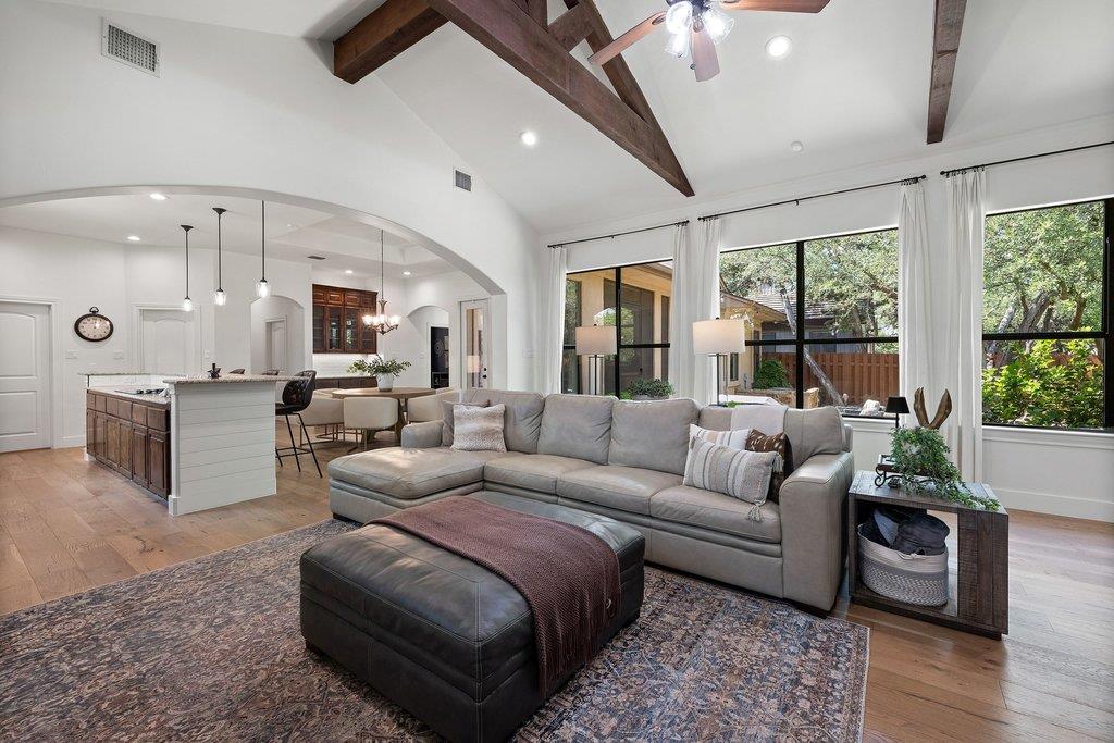 102 Blue Jay Dr, Lakeway, TX 78734