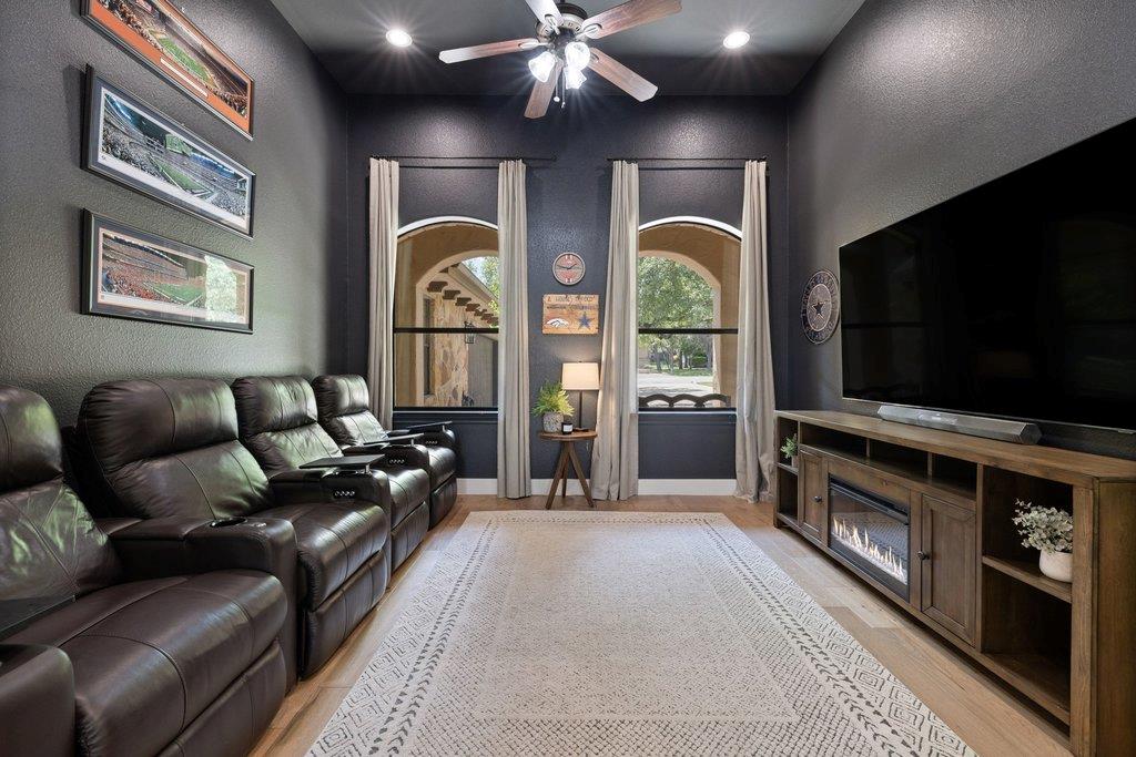 102 Blue Jay Dr, Lakeway, TX 78734