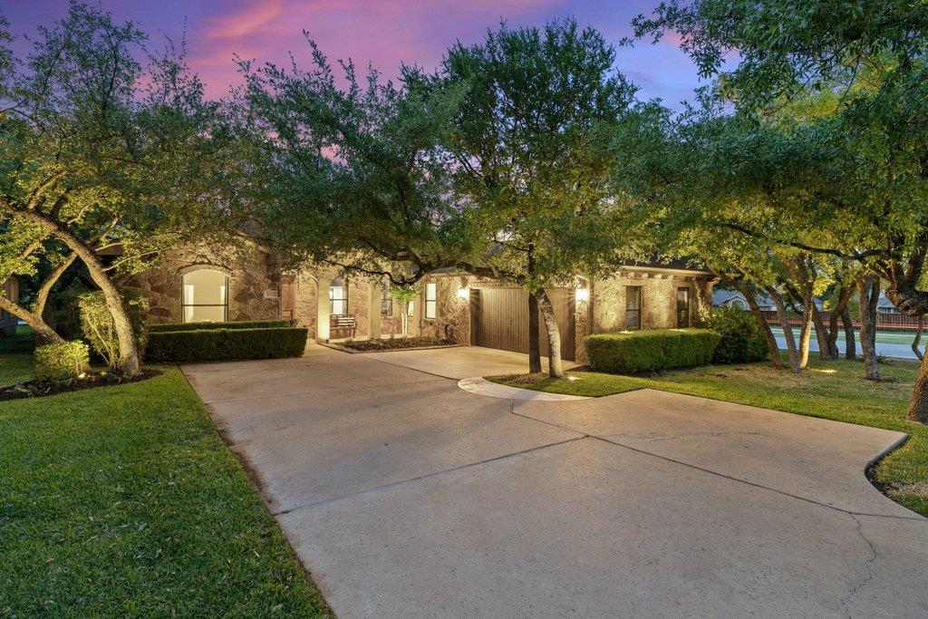 102 Blue Jay Dr, Lakeway, TX 78734