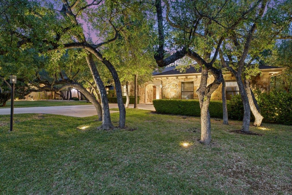 102 Blue Jay Dr, Lakeway, TX 78734