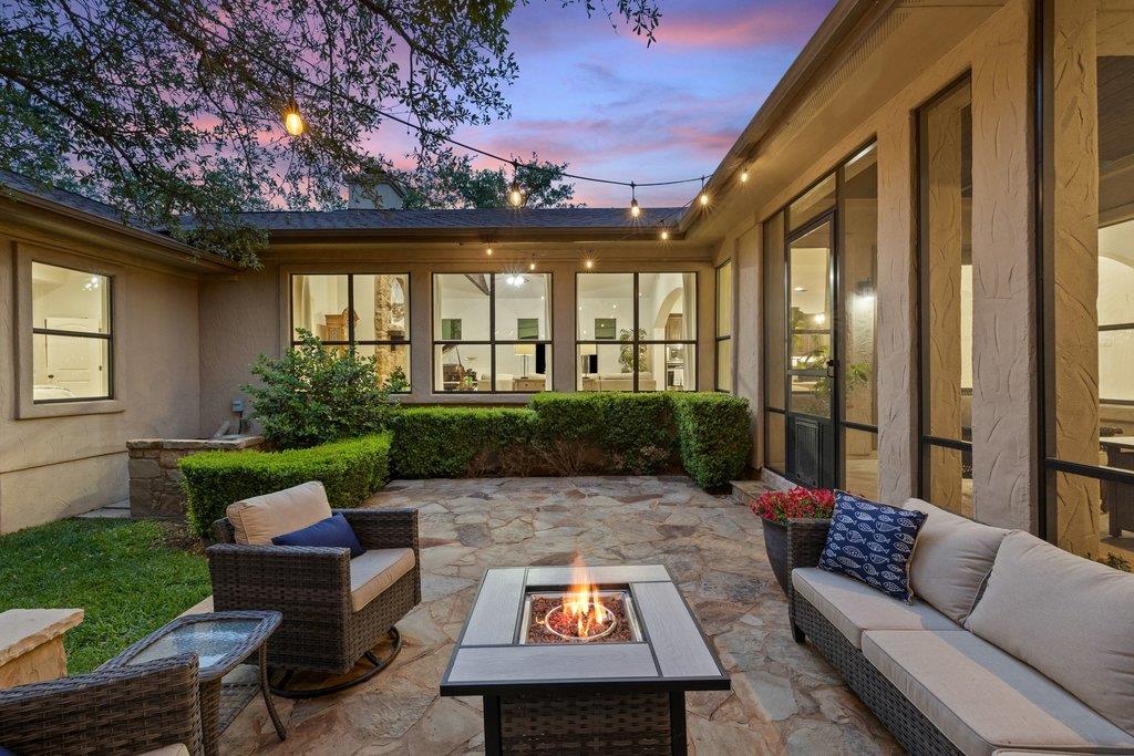 102 Blue Jay Dr, Lakeway, TX 78734