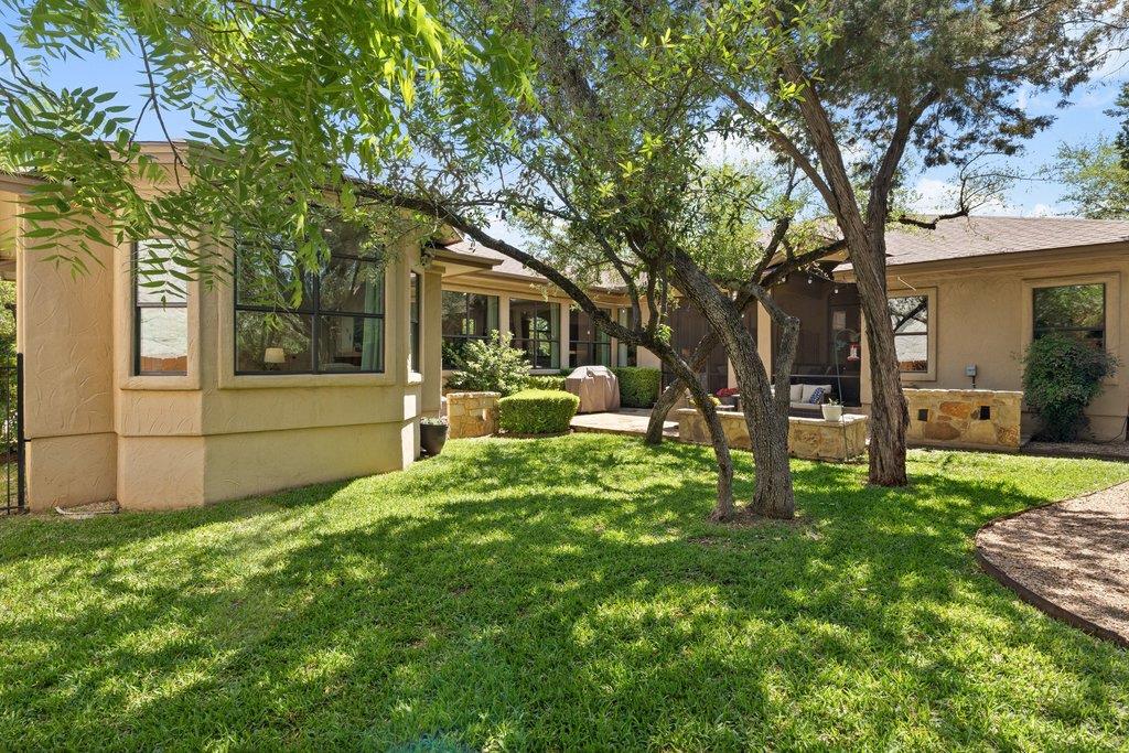 102 Blue Jay Dr, Lakeway, TX 78734
