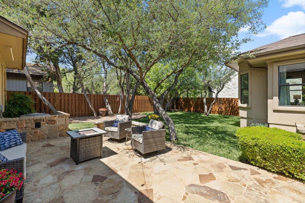 102 Blue Jay Dr, Lakeway, TX 78734