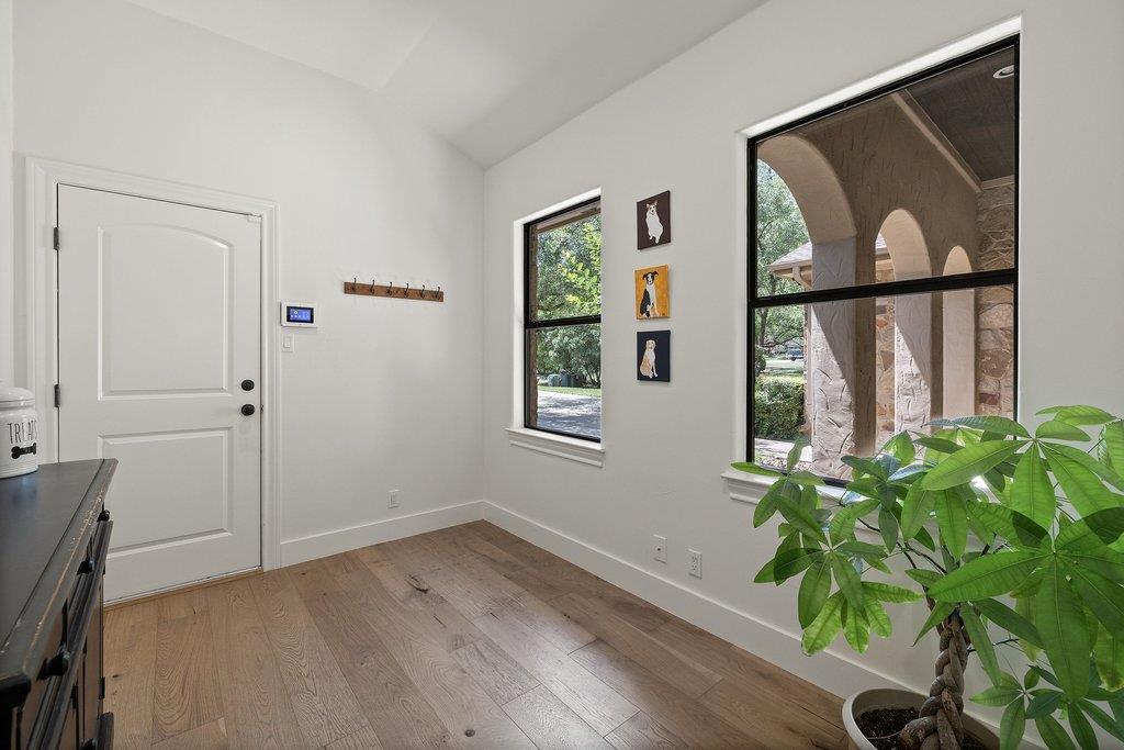 102 Blue Jay Dr, Lakeway, TX 78734