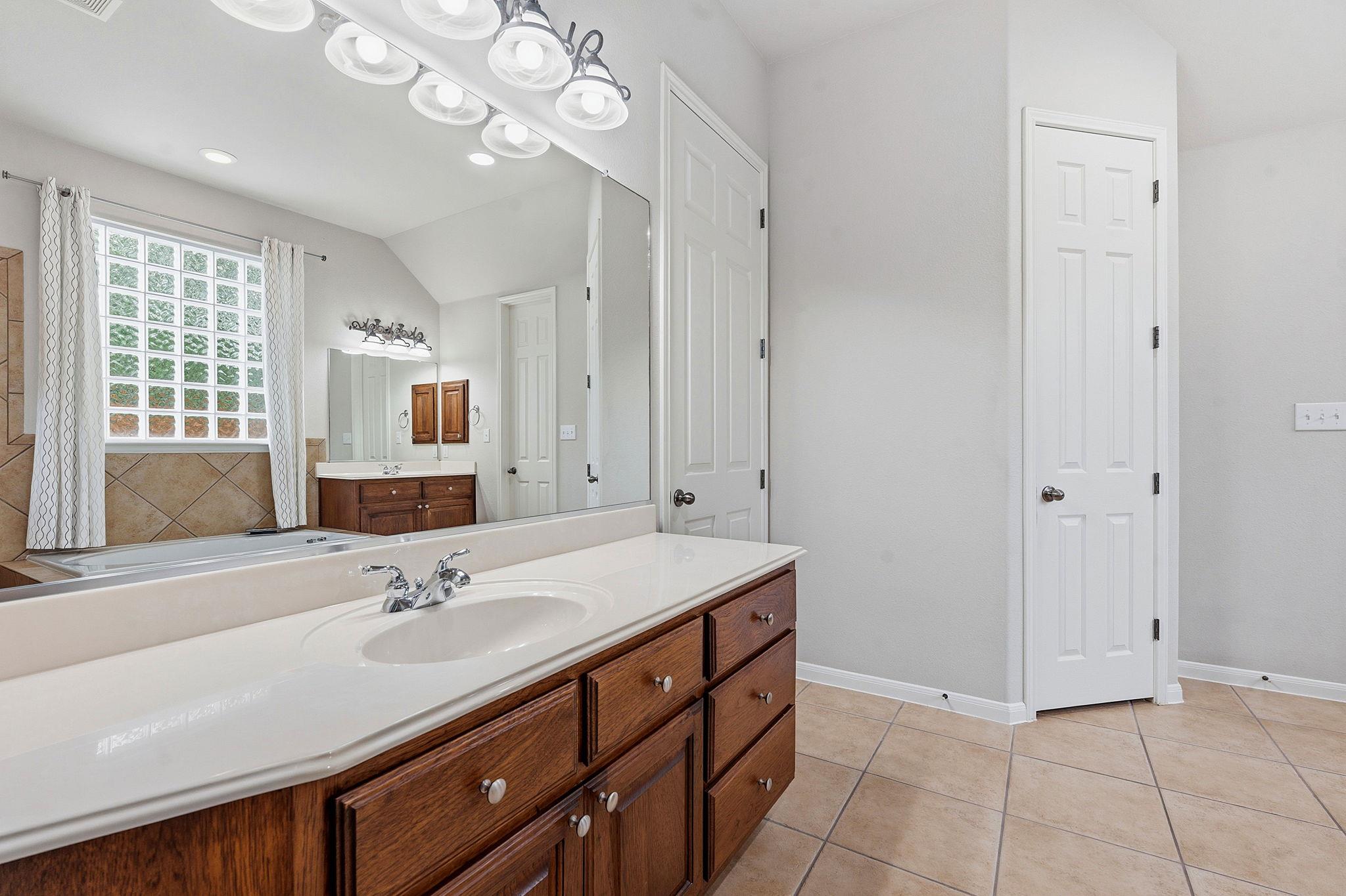 171 Brighton Ln Ln, Austin, TX 78737