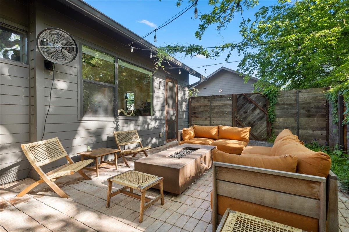 2500 E 3rd St # B, Austin, TX 78702