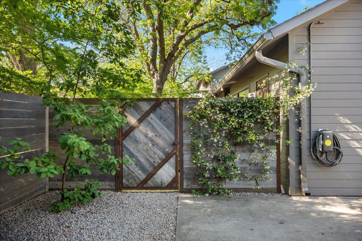 2500 E 3rd St # B, Austin, TX 78702