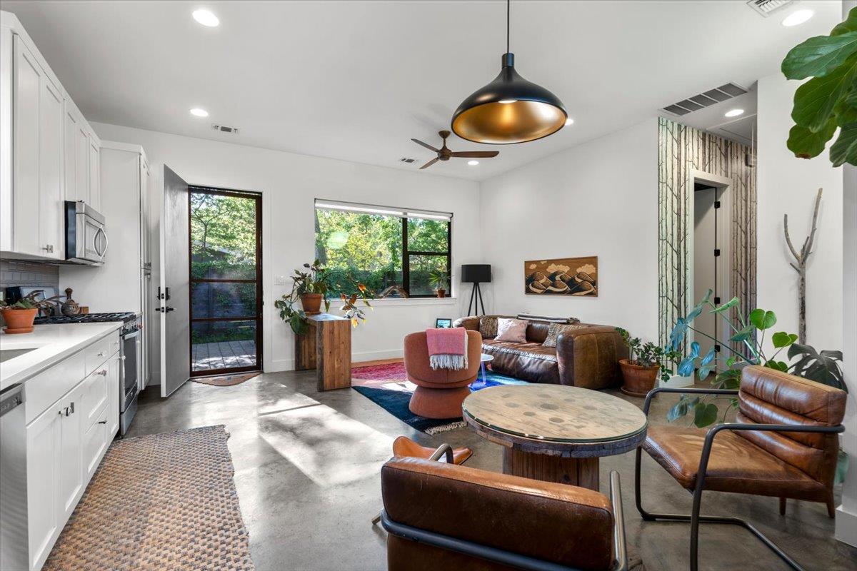 2500 E 3rd St # B, Austin, TX 78702