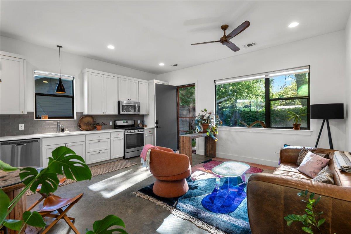 2500 E 3rd St # B, Austin, TX 78702