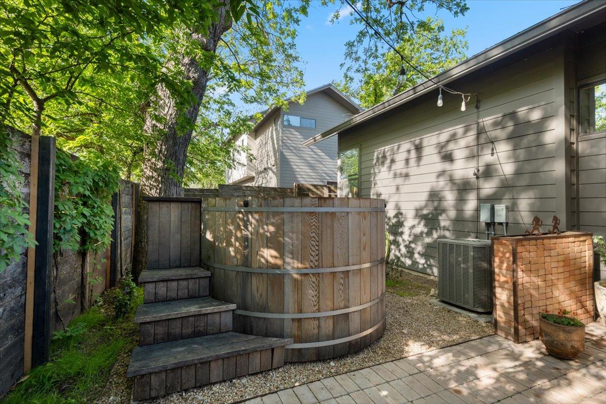 2500 E 3rd St # B, Austin, TX 78702