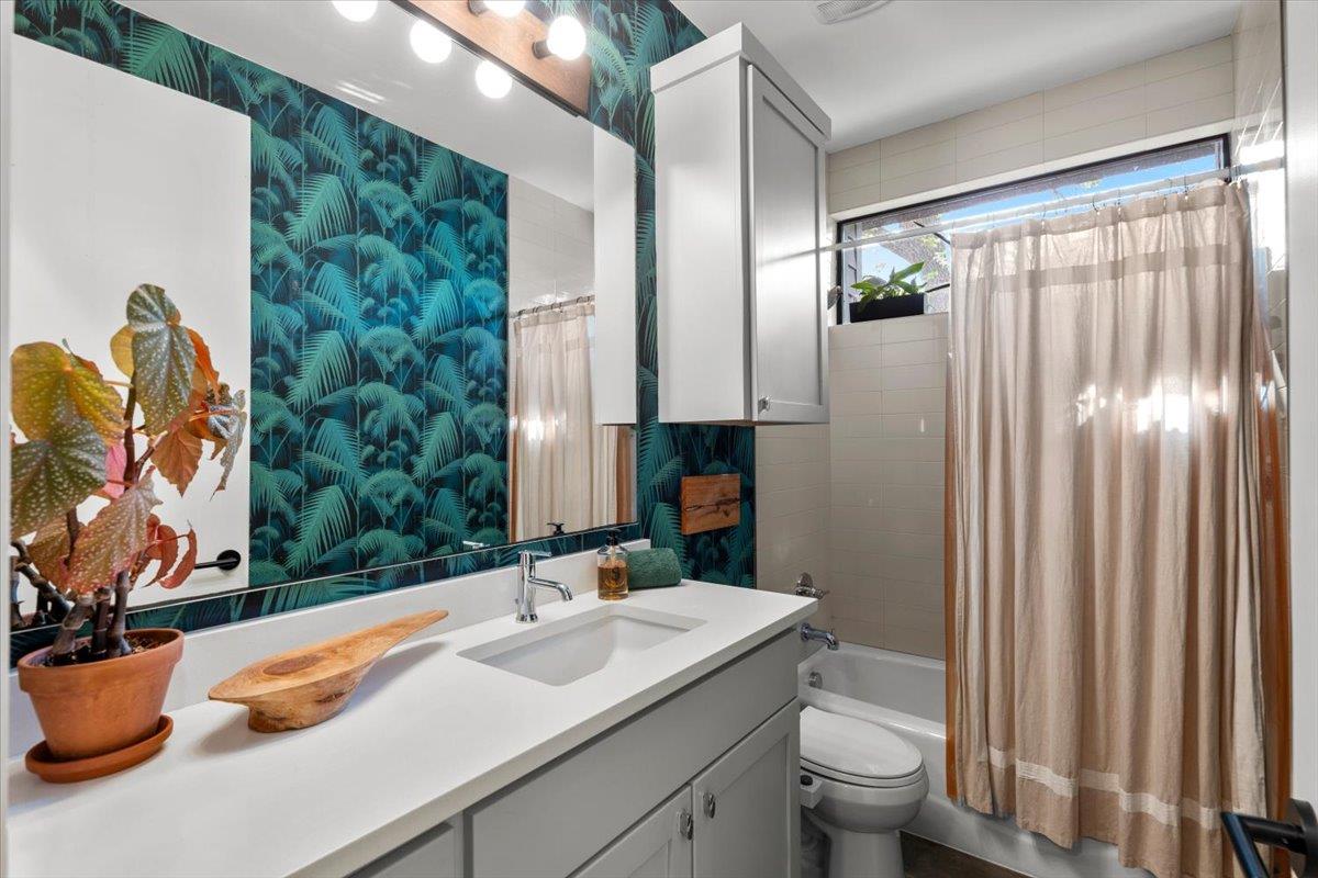 2500 E 3rd St # B, Austin, TX 78702