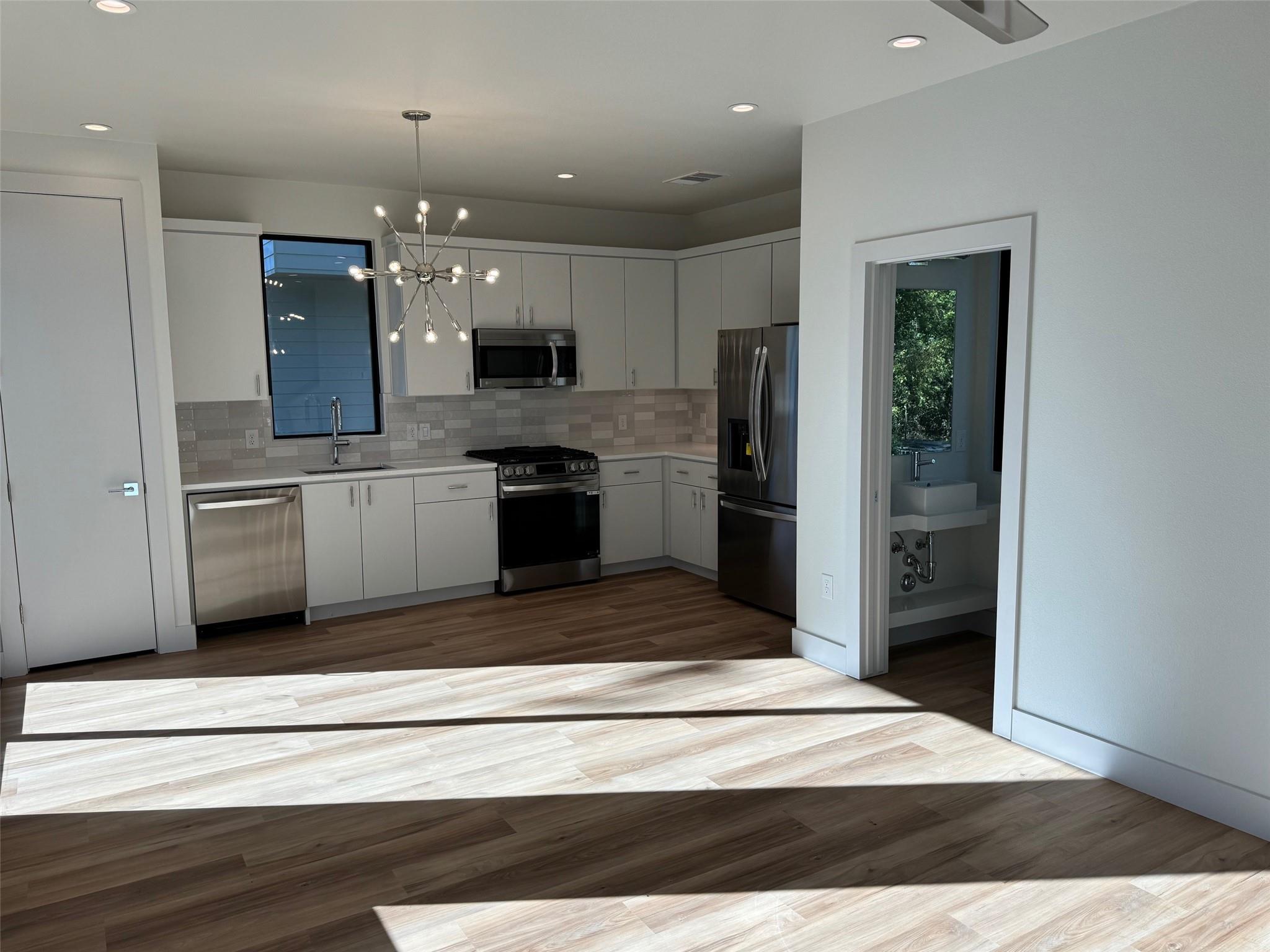 1131 Walton Ln # 6, Austin, TX 78721