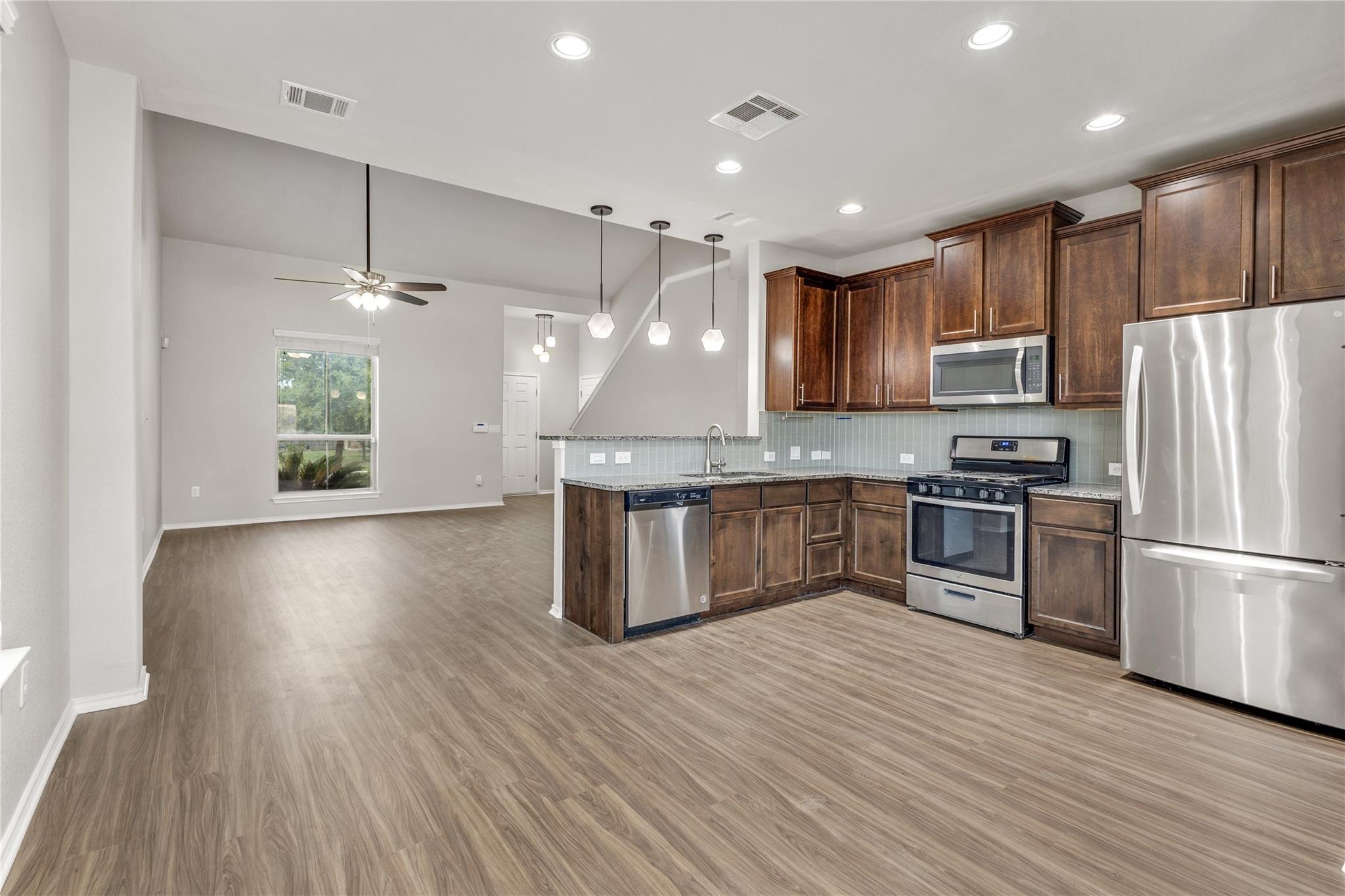 397 Limerick Rd, Buda, TX 78610