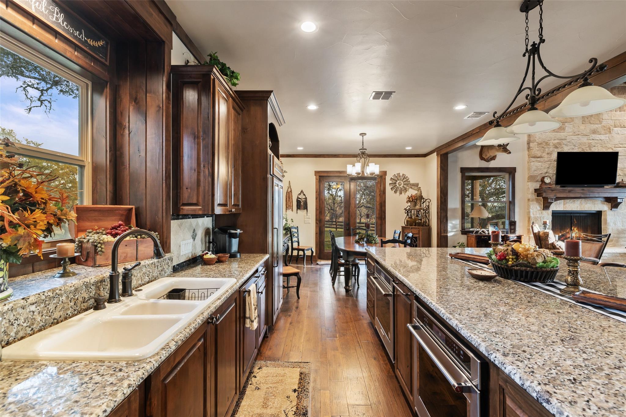 4827 Maenius Rd, Blanco, TX 78606