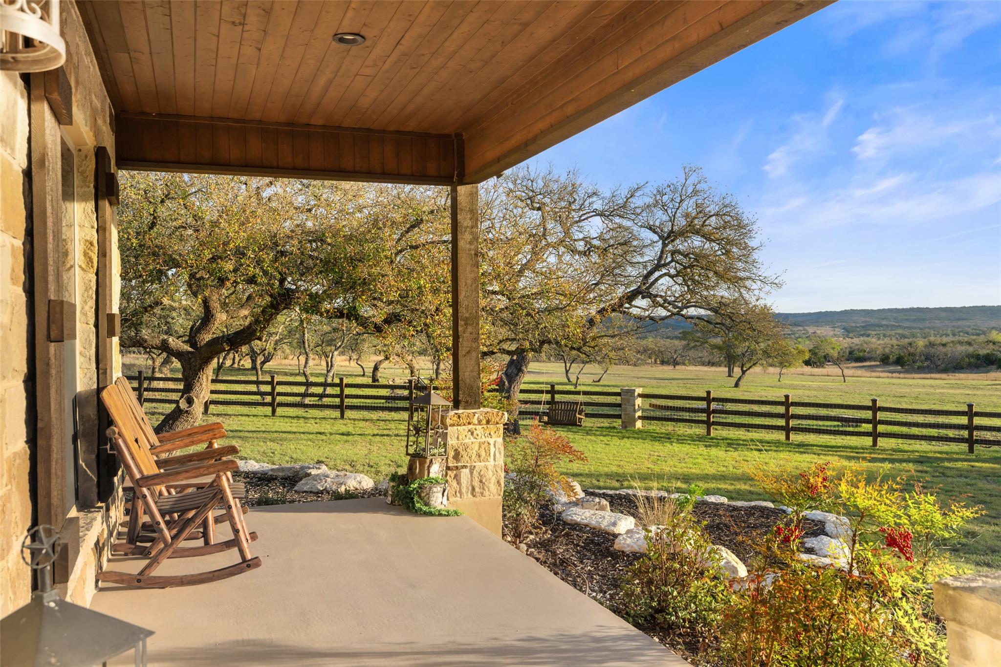 4827 Maenius Rd, Blanco, TX 78606