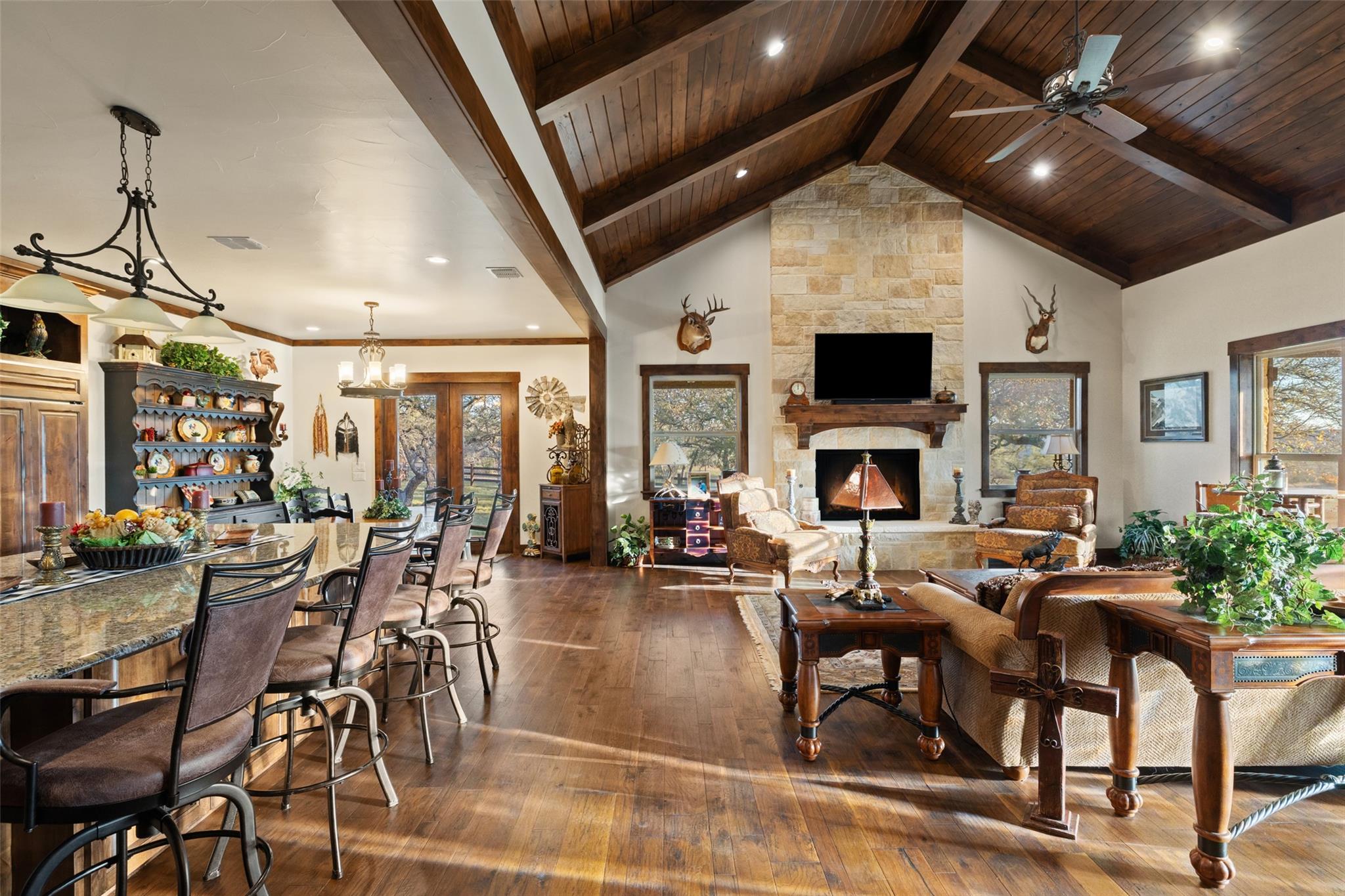 4827 Maenius Rd, Blanco, TX 78606