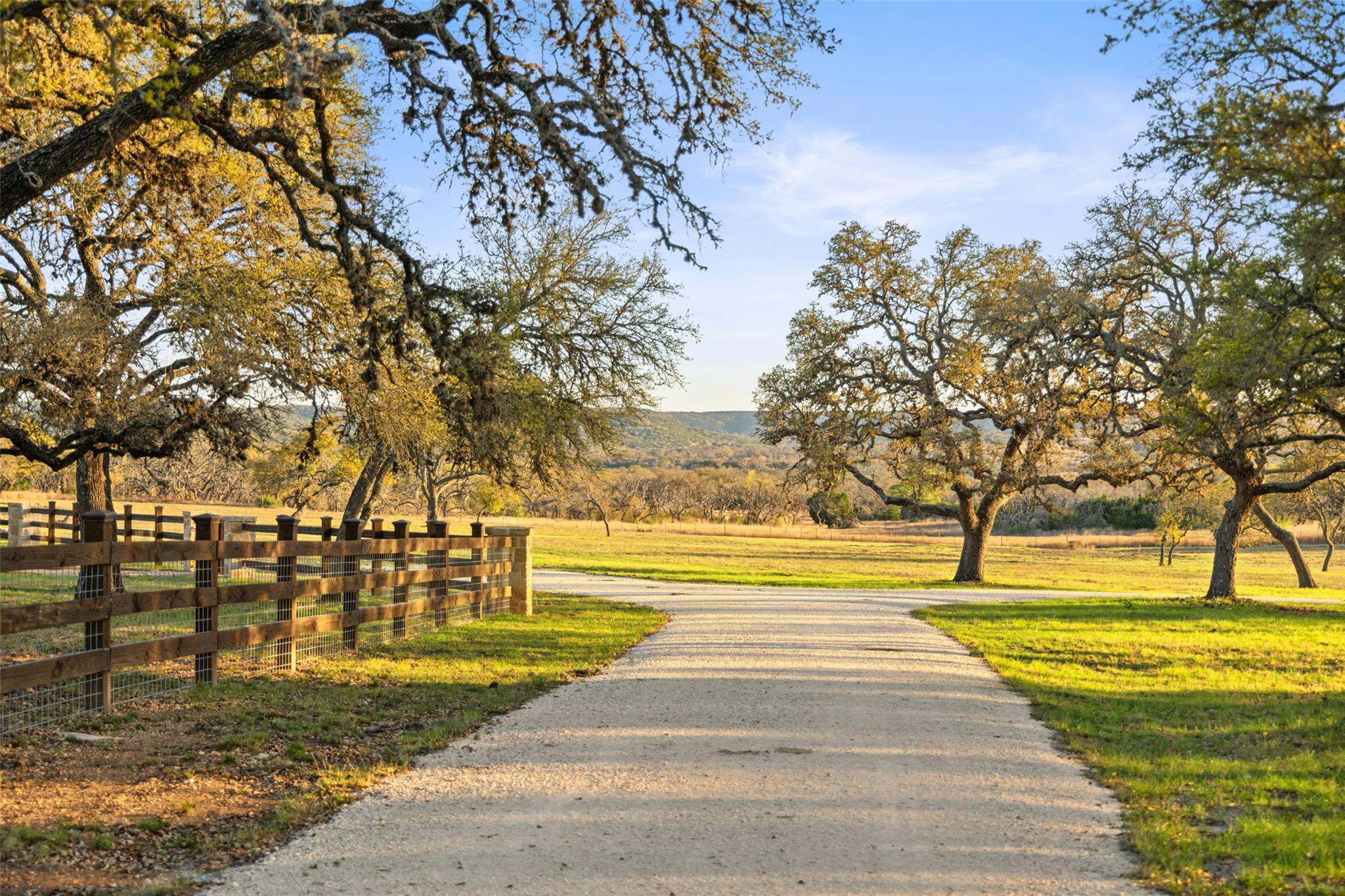 4827 Maenius Rd, Blanco, TX 78606