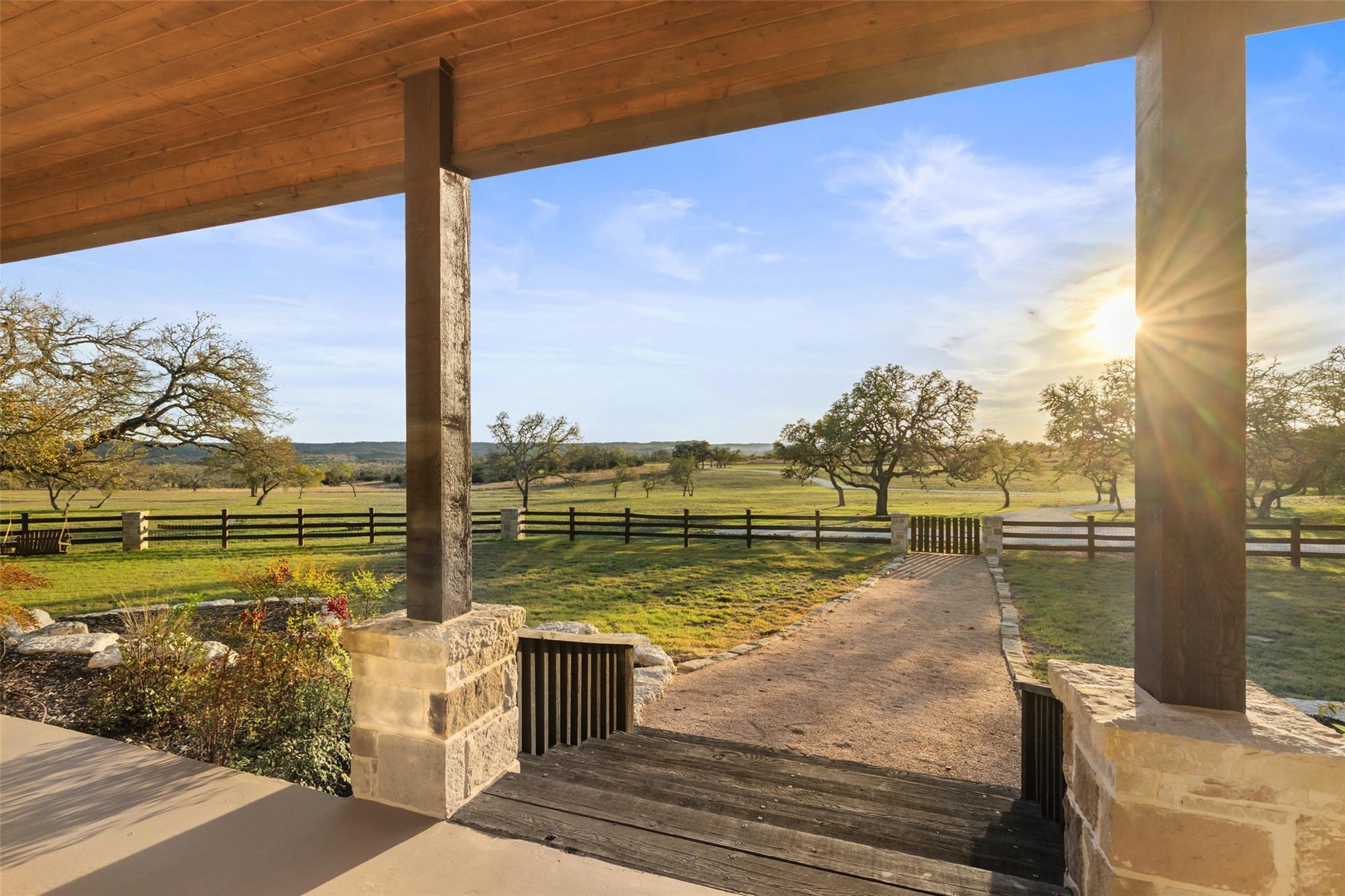 4827 Maenius Rd, Blanco, TX 78606