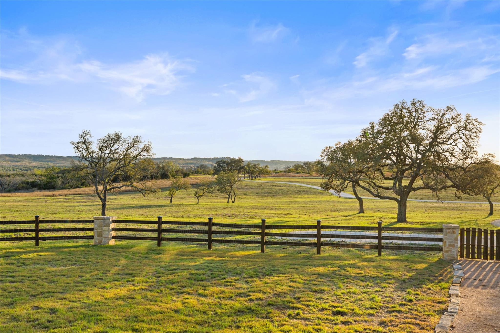 4827 Maenius Rd, Blanco, TX 78606