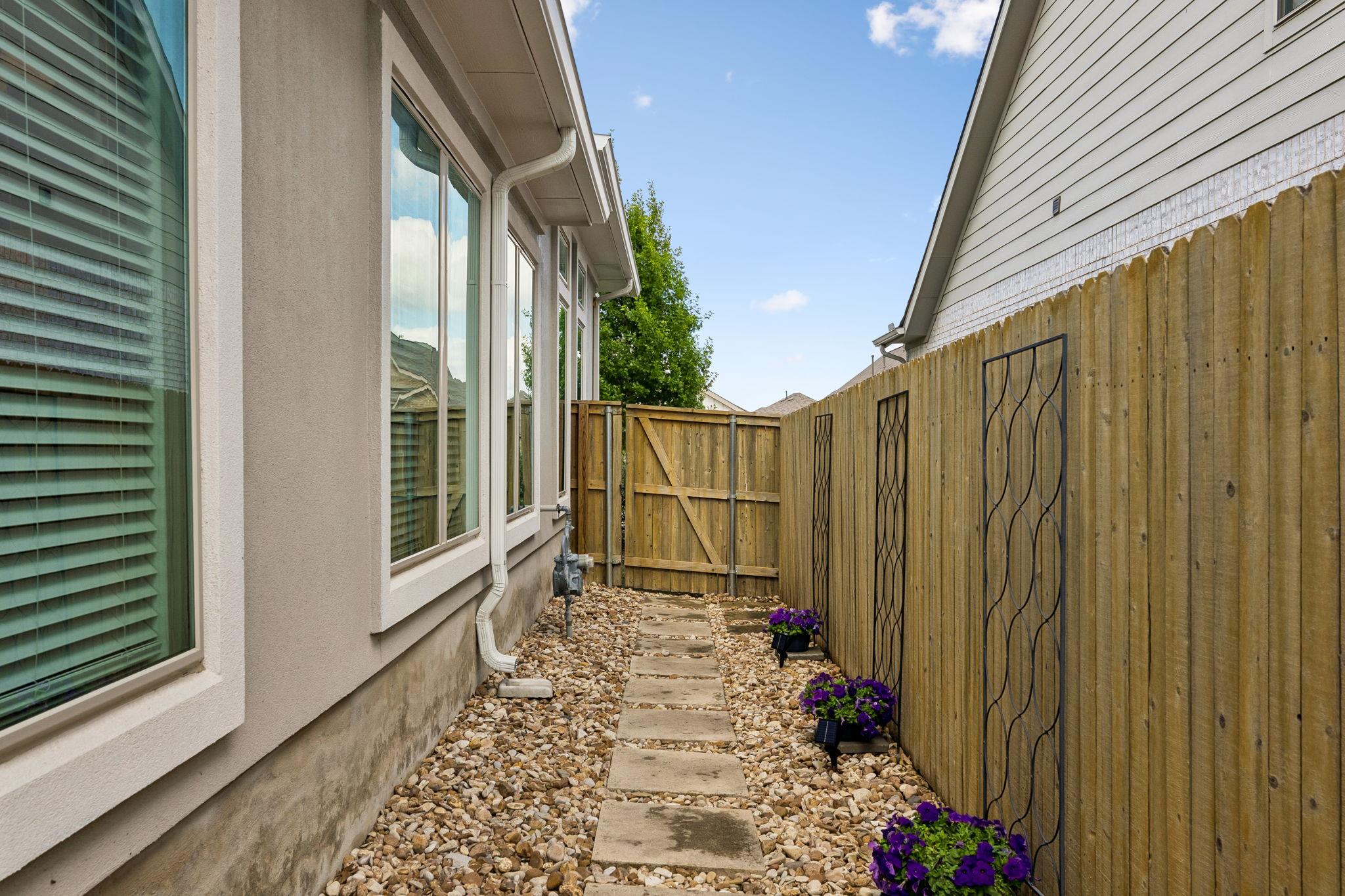 233 Glen Arbor Dr, Liberty Hill, TX 78642