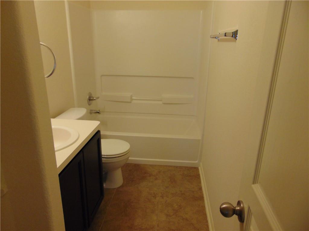 124 Hollis Ln, Kyle, TX 78640