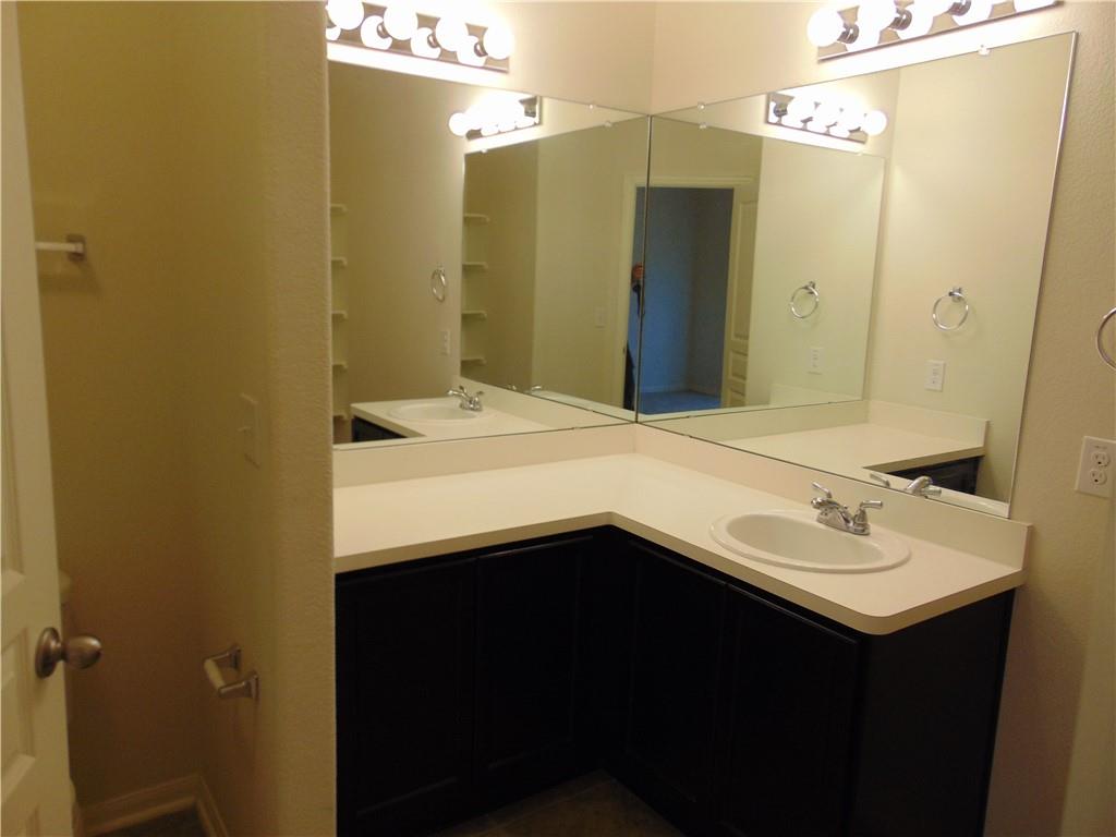 124 Hollis Ln, Kyle, TX 78640