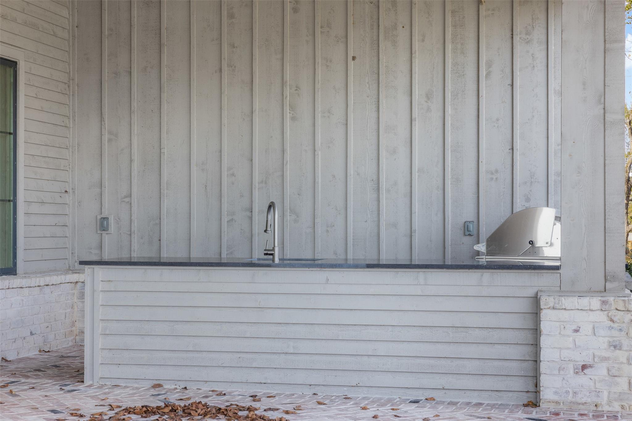 404 Blackberry Ln, Washington, TX 77880