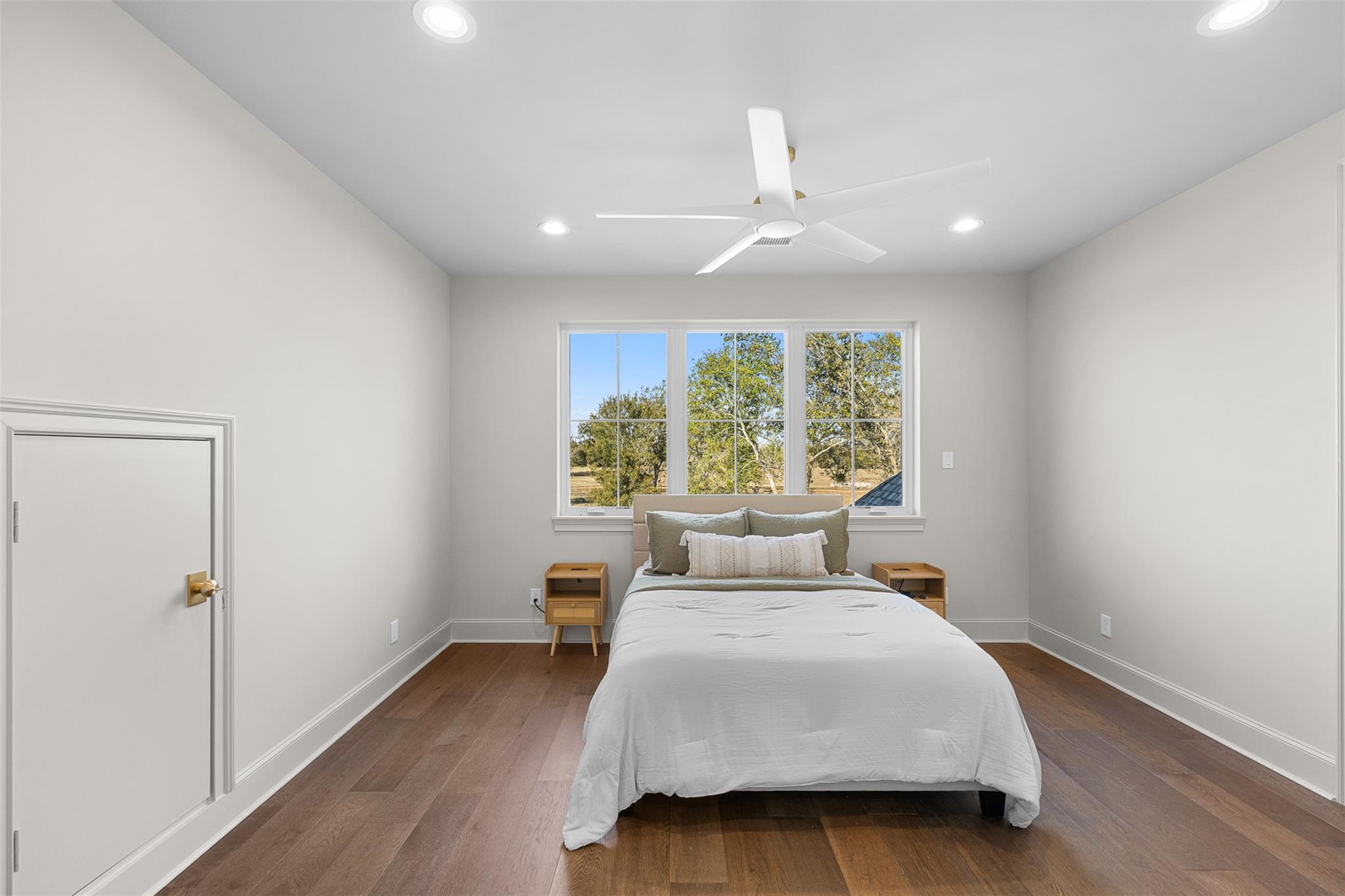 404 Blackberry Ln, Washington, TX 77880