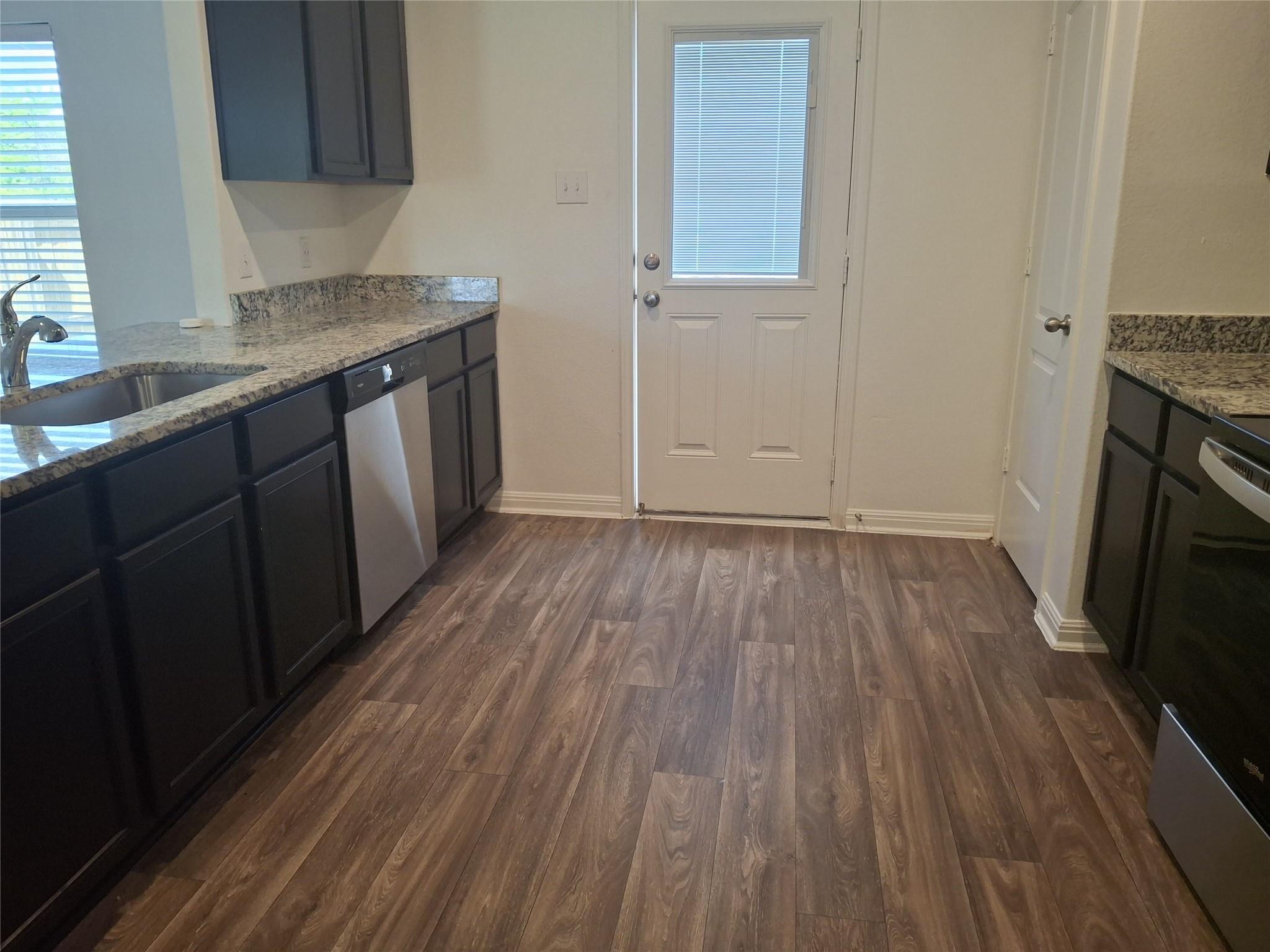 405 Riverdale Dr, Jarrell, TX 76537