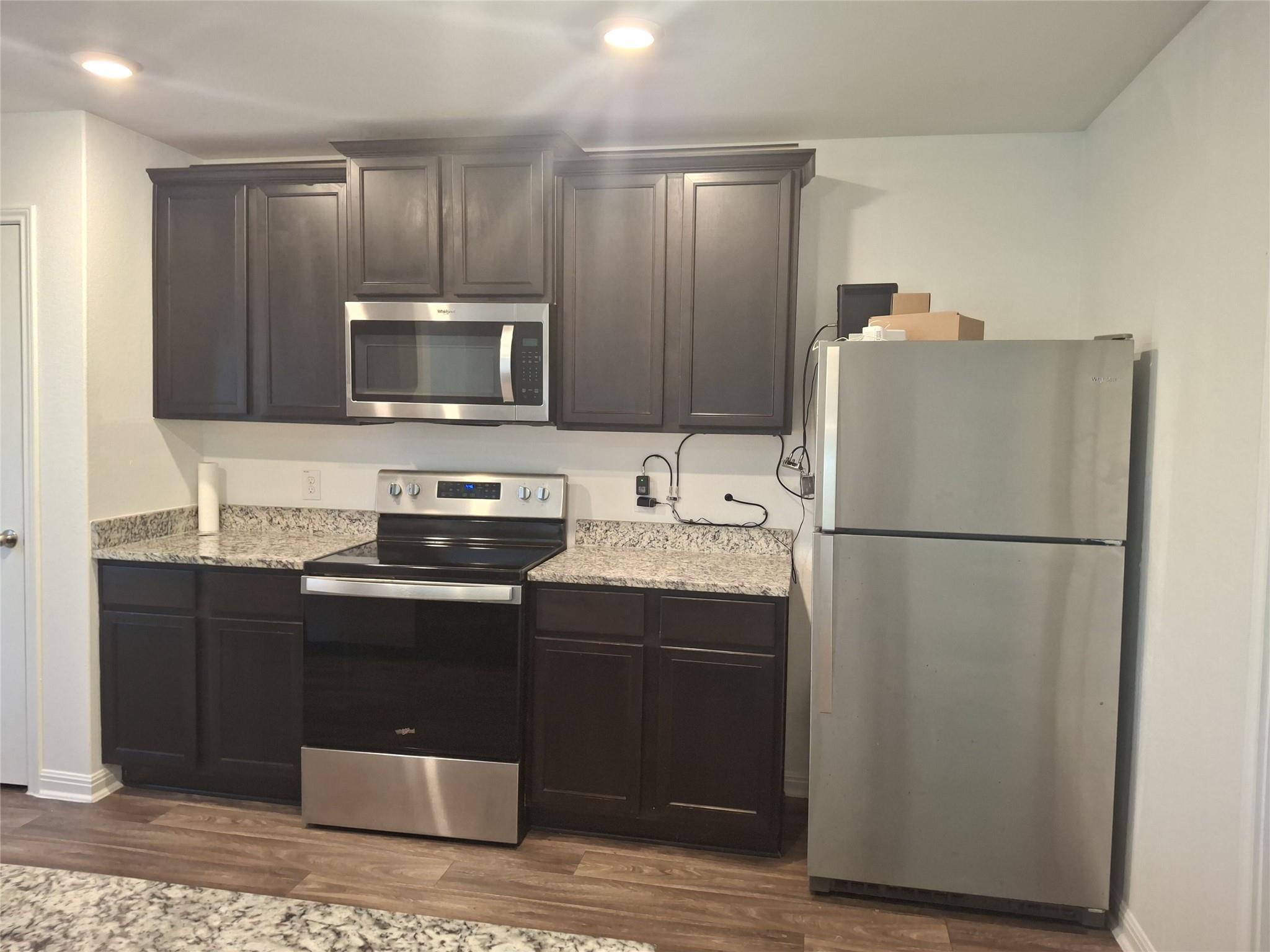 405 Riverdale Dr, Jarrell, TX 76537