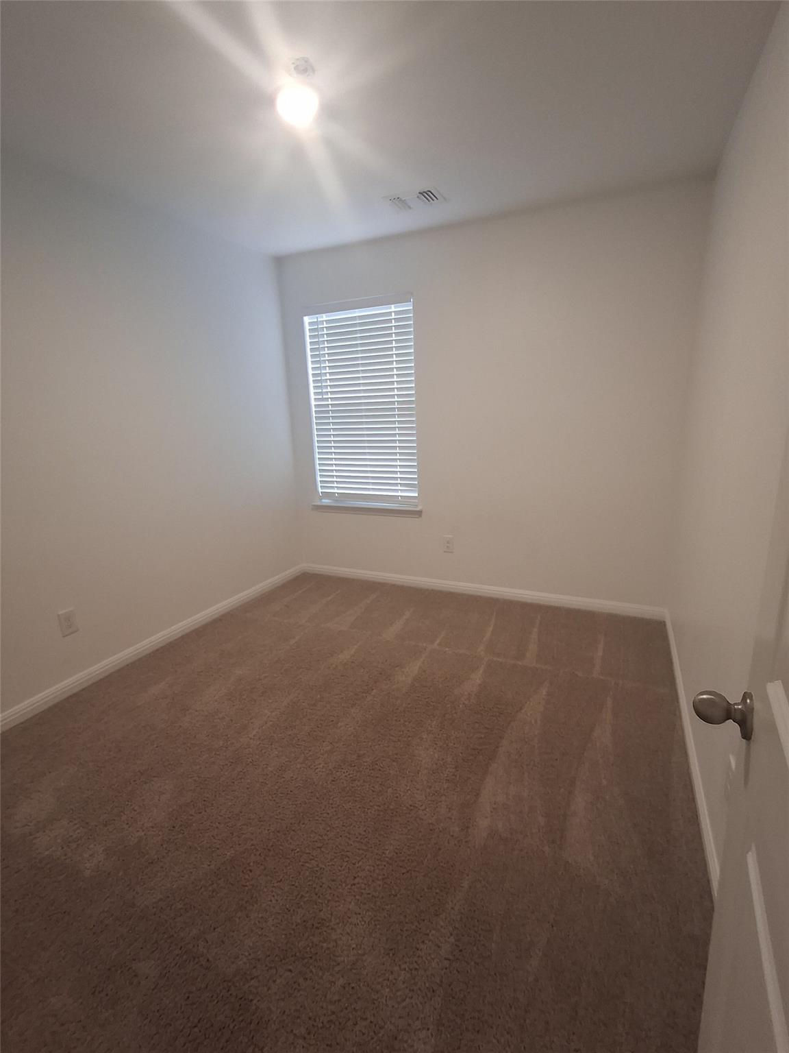 405 Riverdale Dr, Jarrell, TX 76537